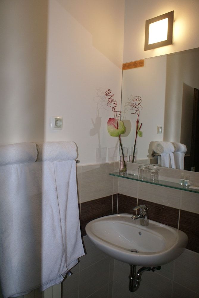 Hotel Prunk Standard Twin Room, 2 Twin Beds 4