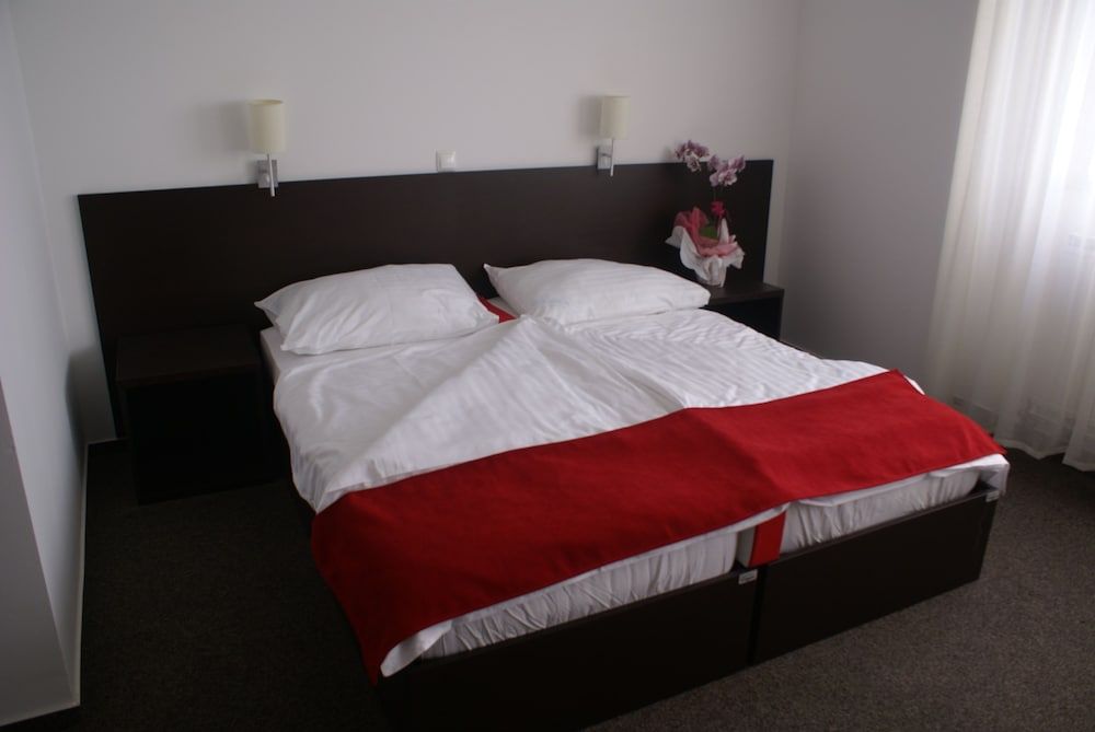 Hotel Prunk Standard Twin Room, 2 Twin Beds 3