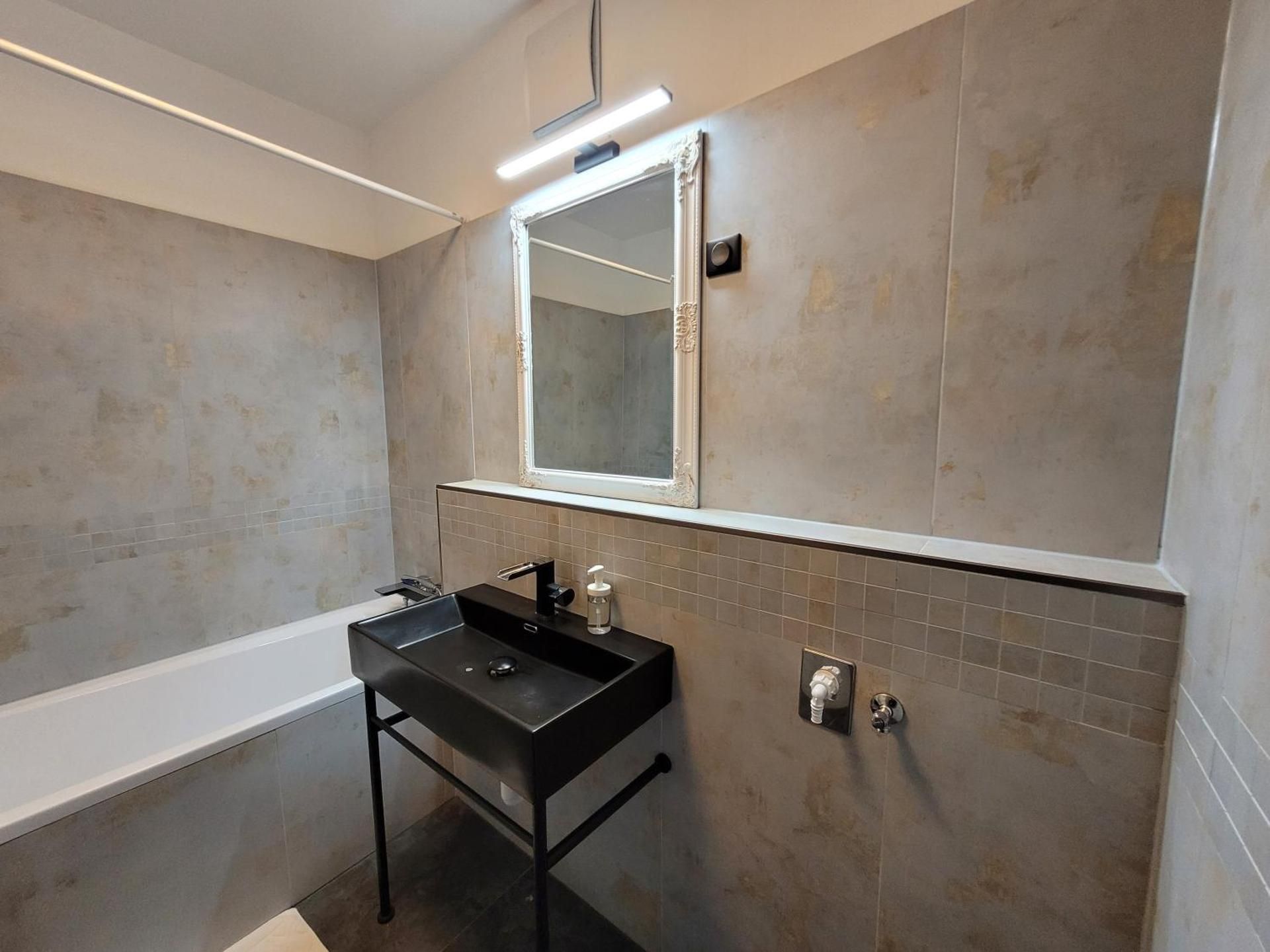Exclusive One-Bedroom Apartment