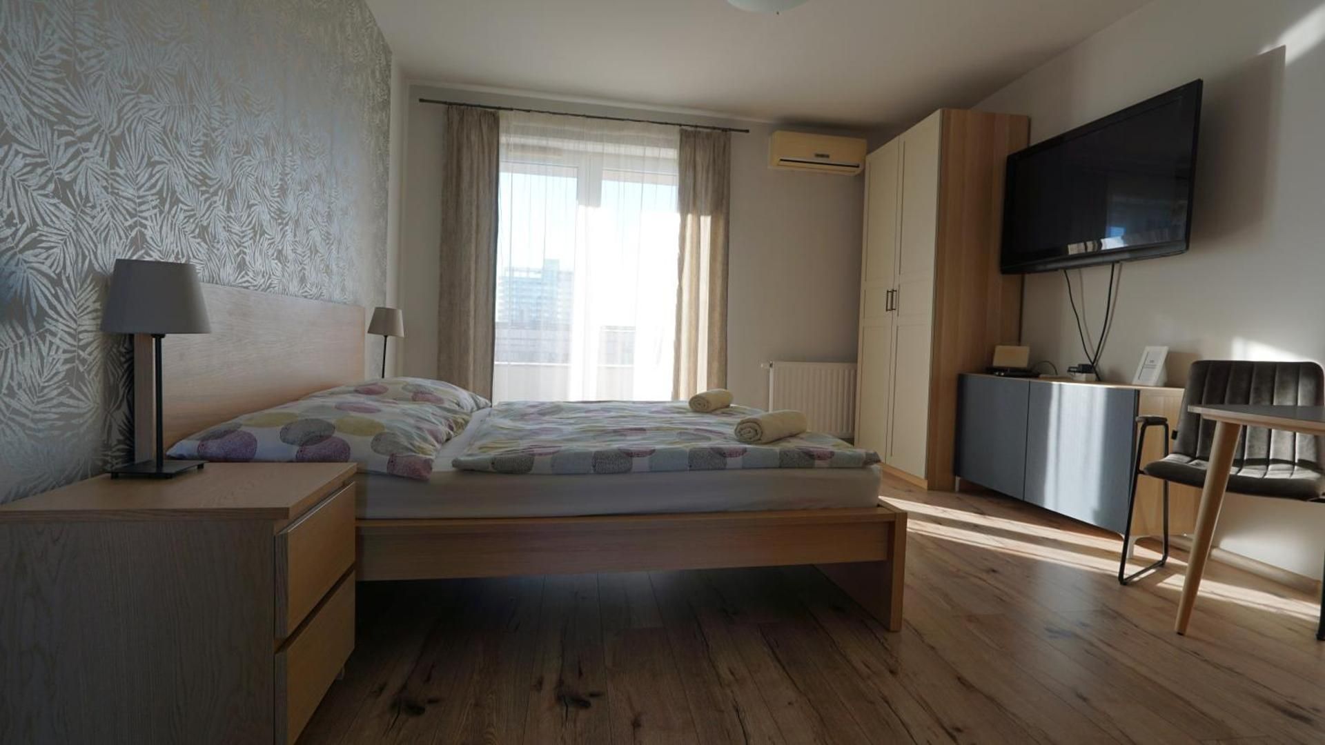 Deluxe Studio