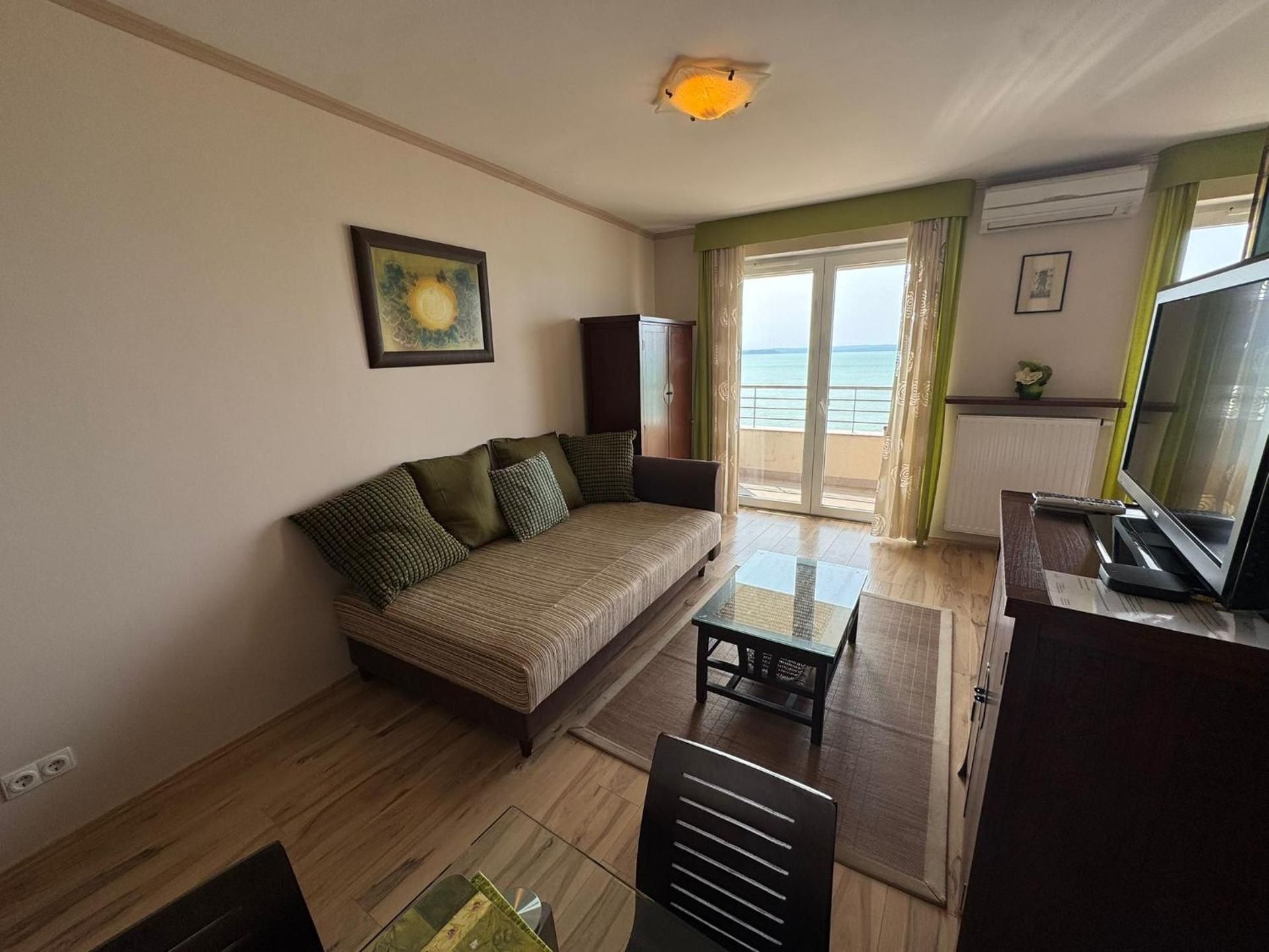 Two-Bedroom Apartment with Lake View