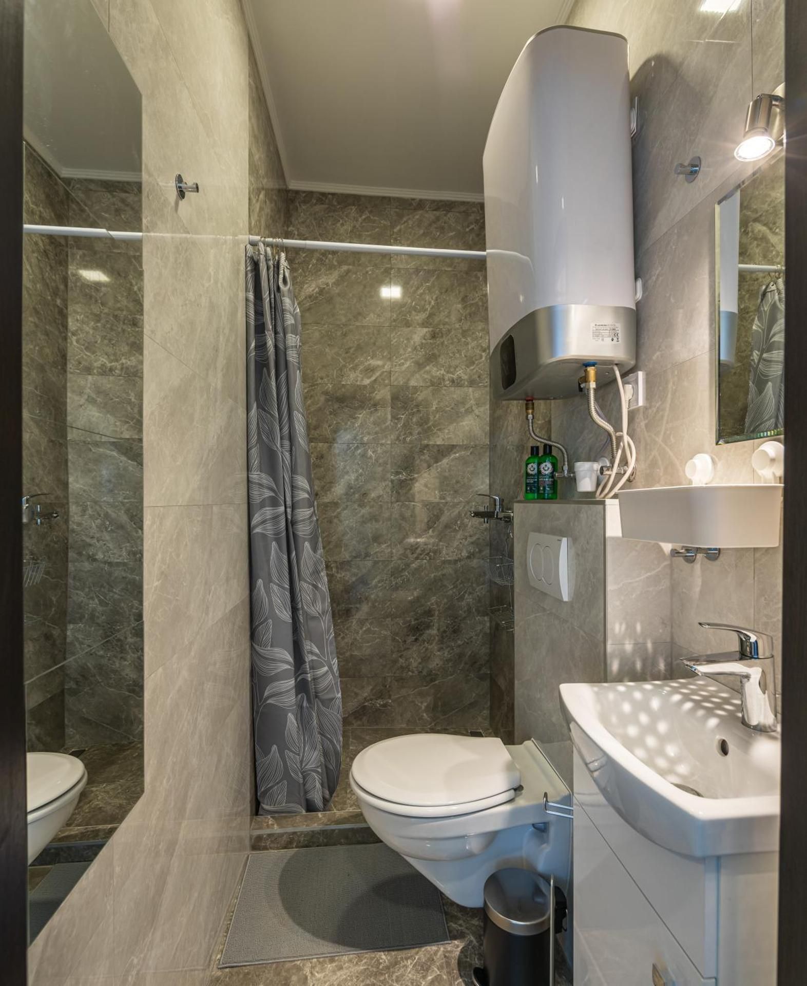 Studio Apartment with Queen Bed