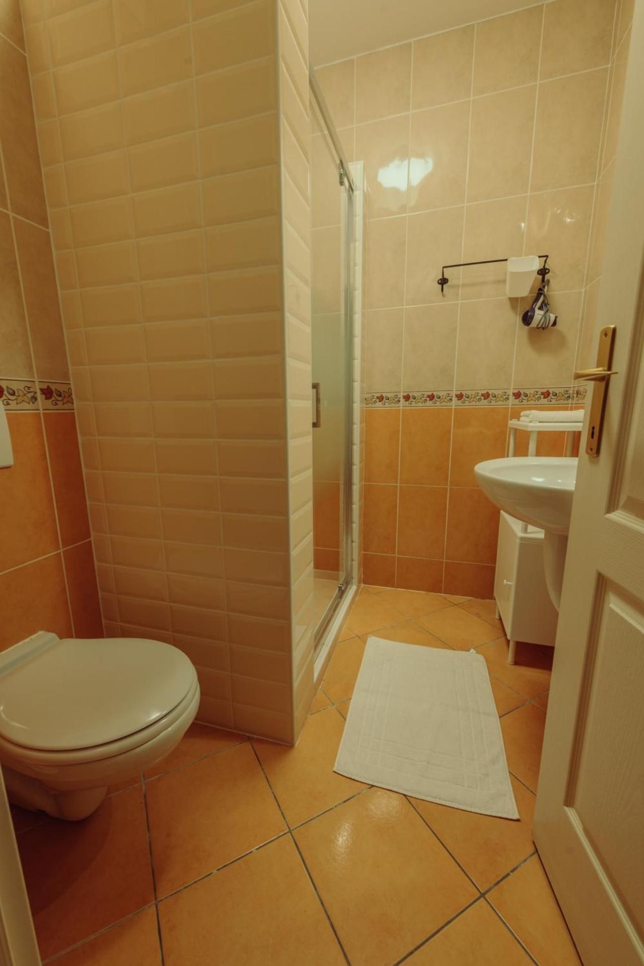Apartment (6 Adults)