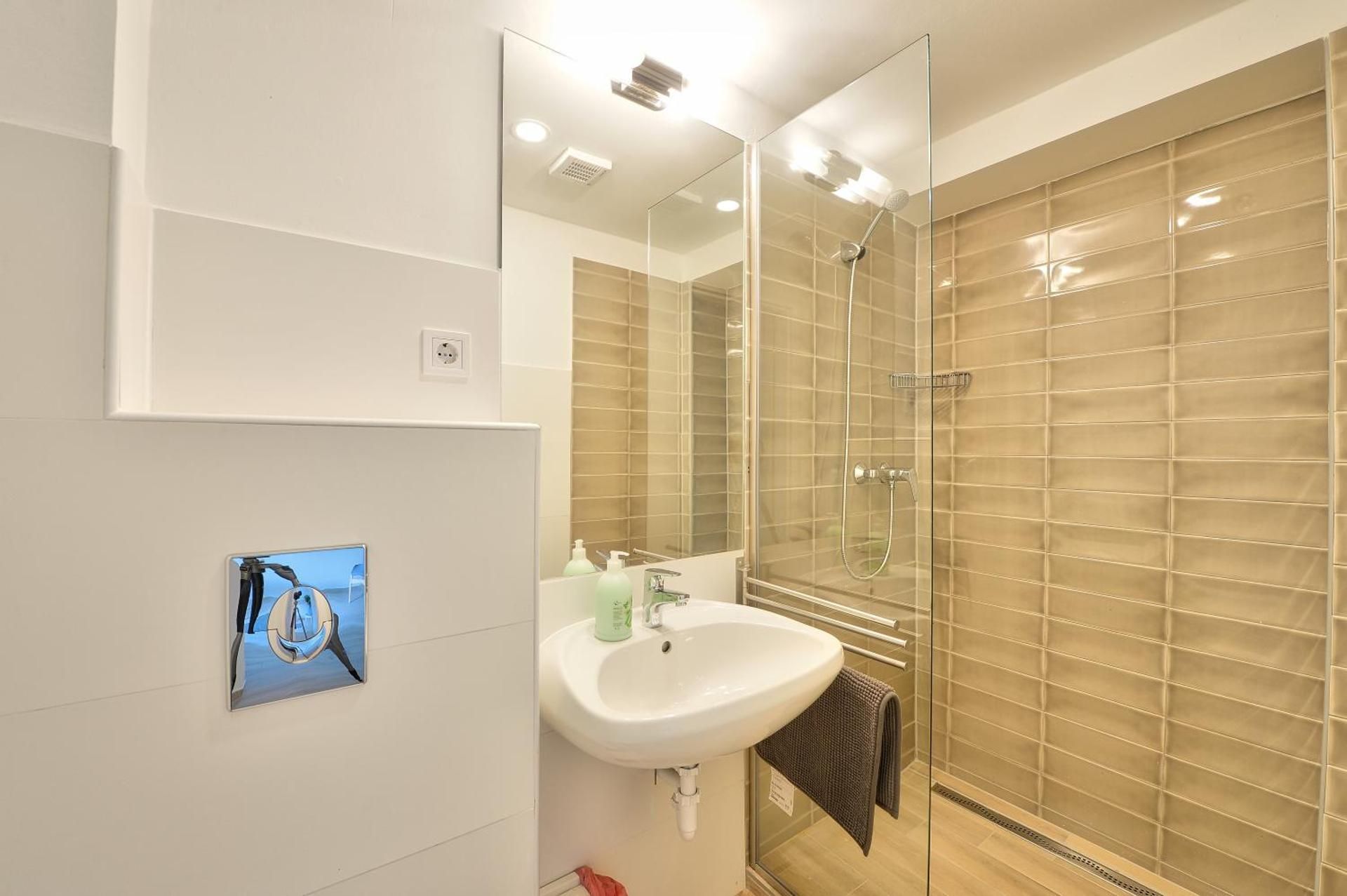 Premium Two - Bedroom Apartment with Terrace or Balcony