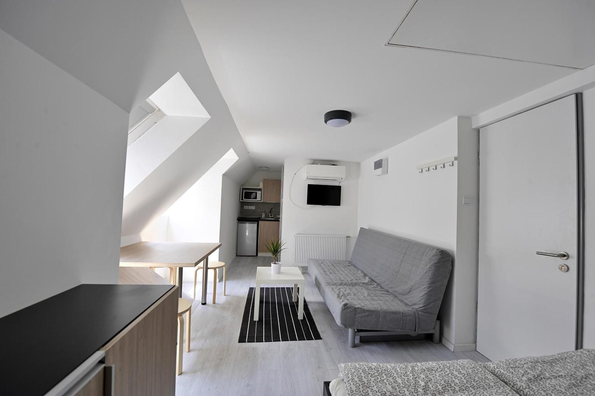 Studio (2 Adults)
