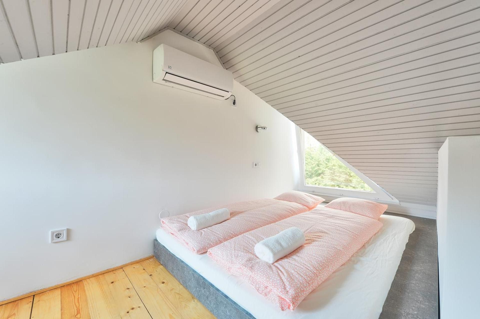 Studio Apartment with Balcony - Split Level