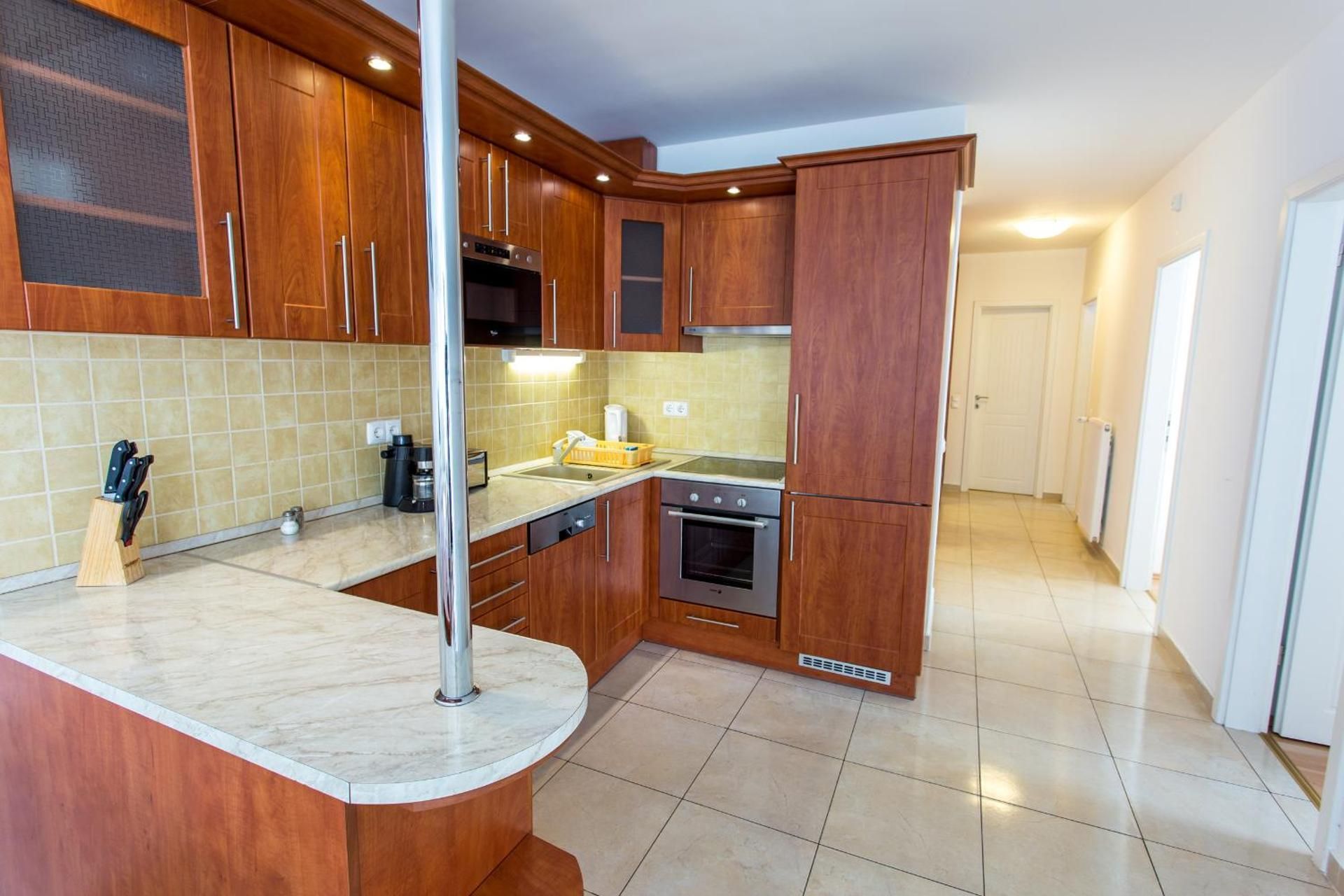Two-Bedroom Penthouse Apartment with Lake View and Balcony