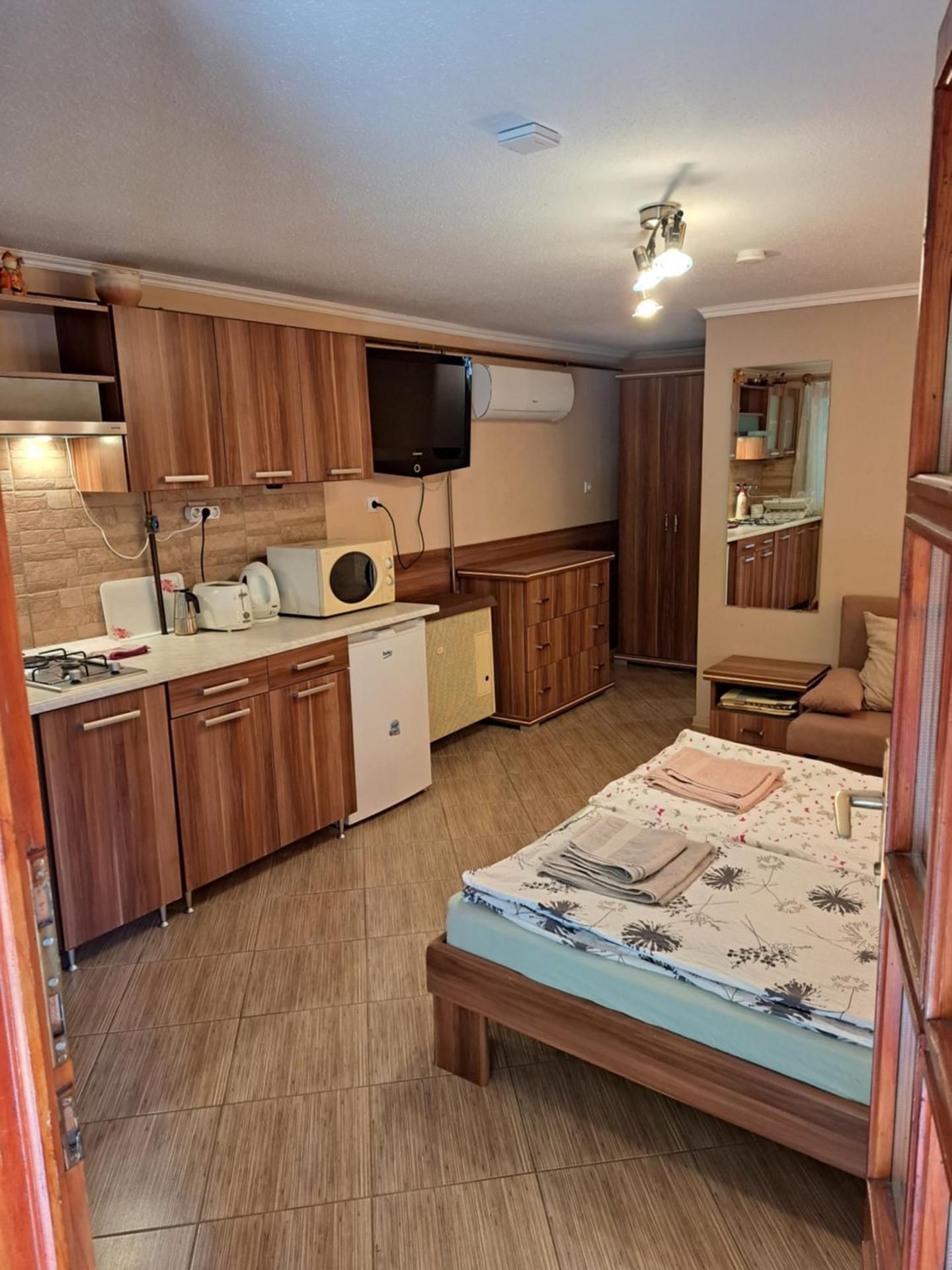 Studio Apartment