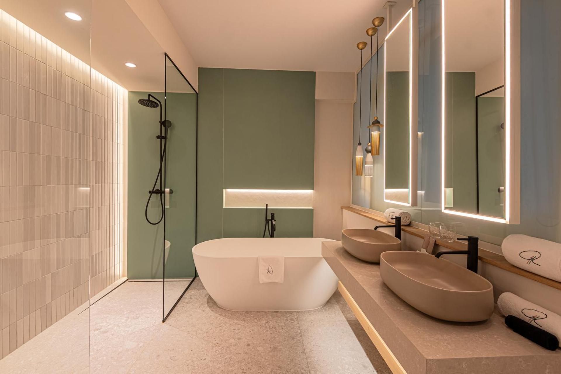 Deluxe Suite with Spa Bath