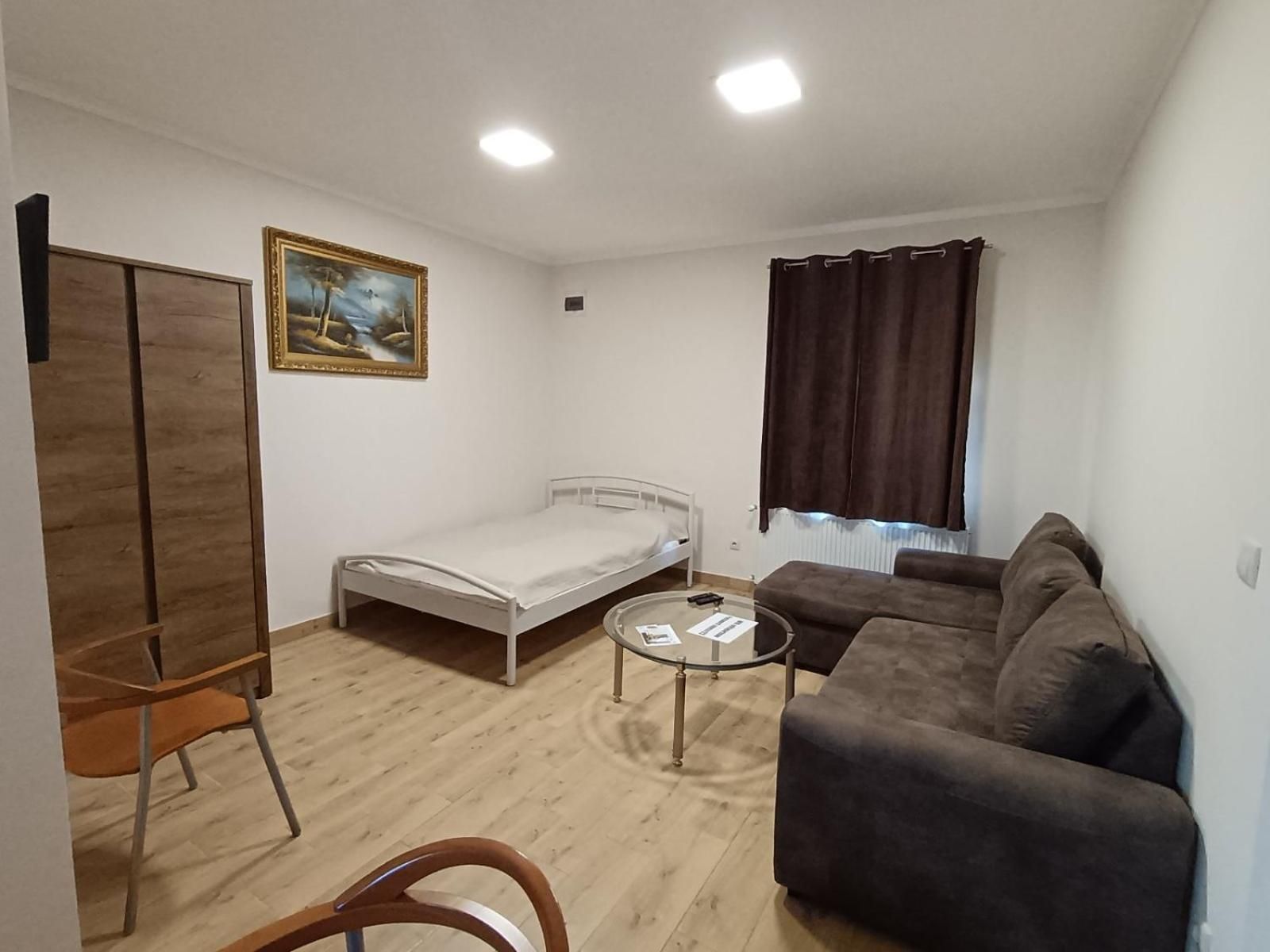 Classic One-Bedroom Apartment with King Bed