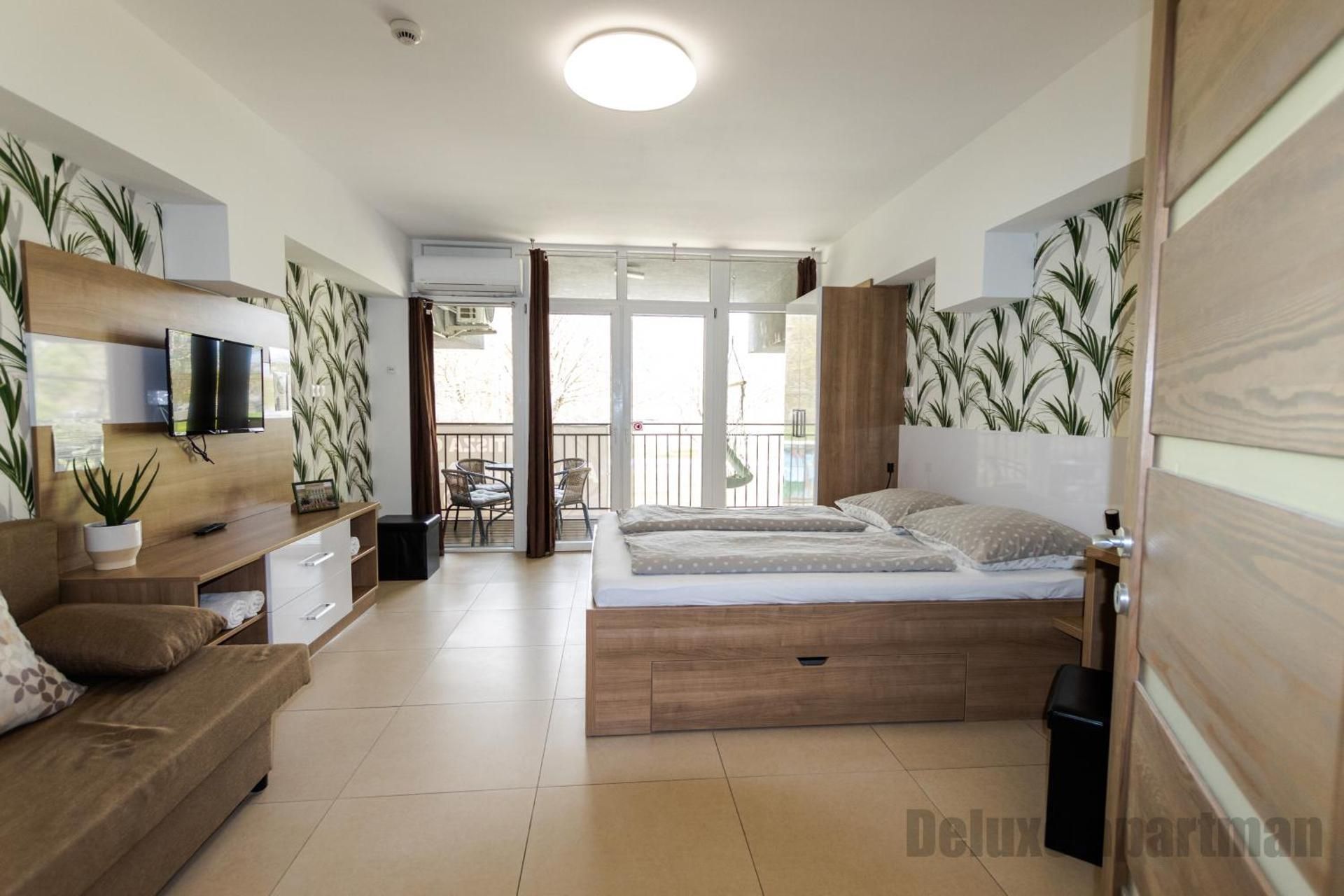 DELUXE APARTMENT