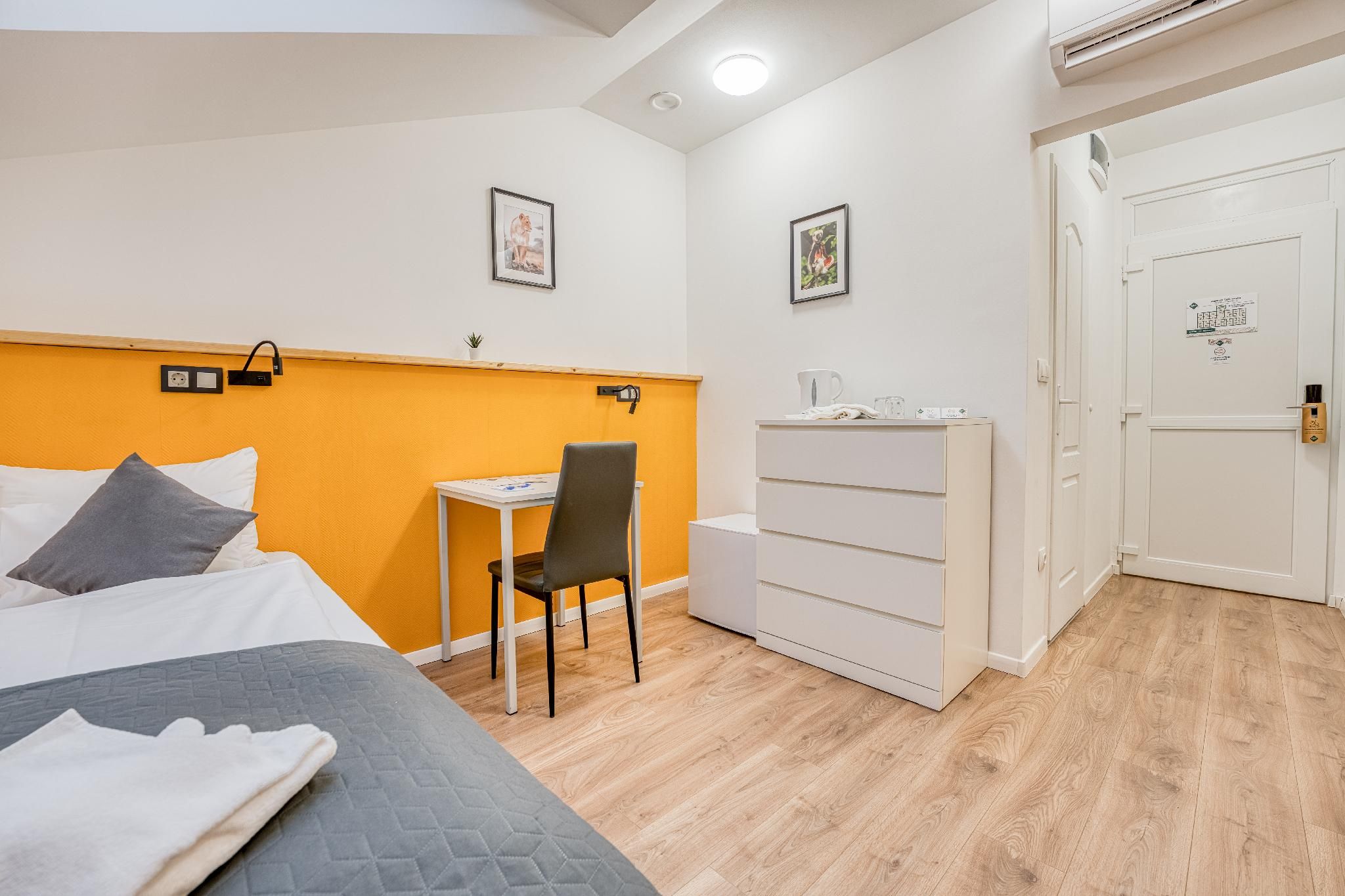 Single Bedroom - with 1 Super Single Bed