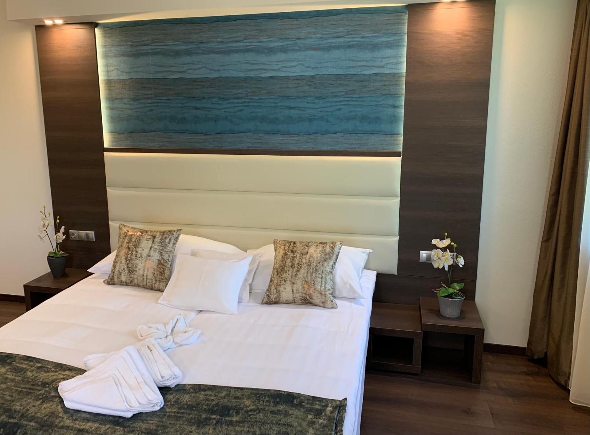 Deluxe Double Room with 2 Extra Beds - Attic