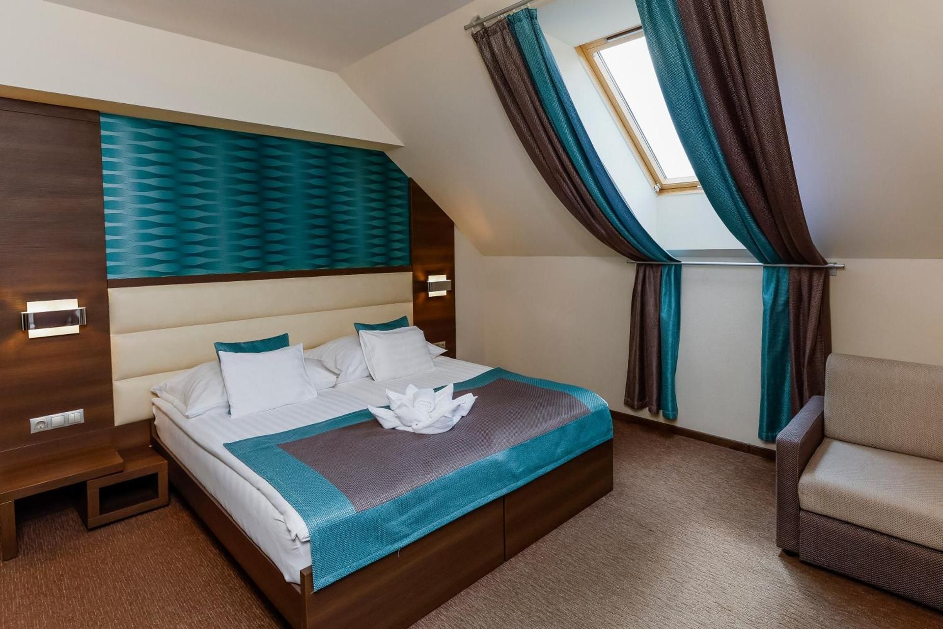 Superior Double Room with 2 Extra Beds - Attic
