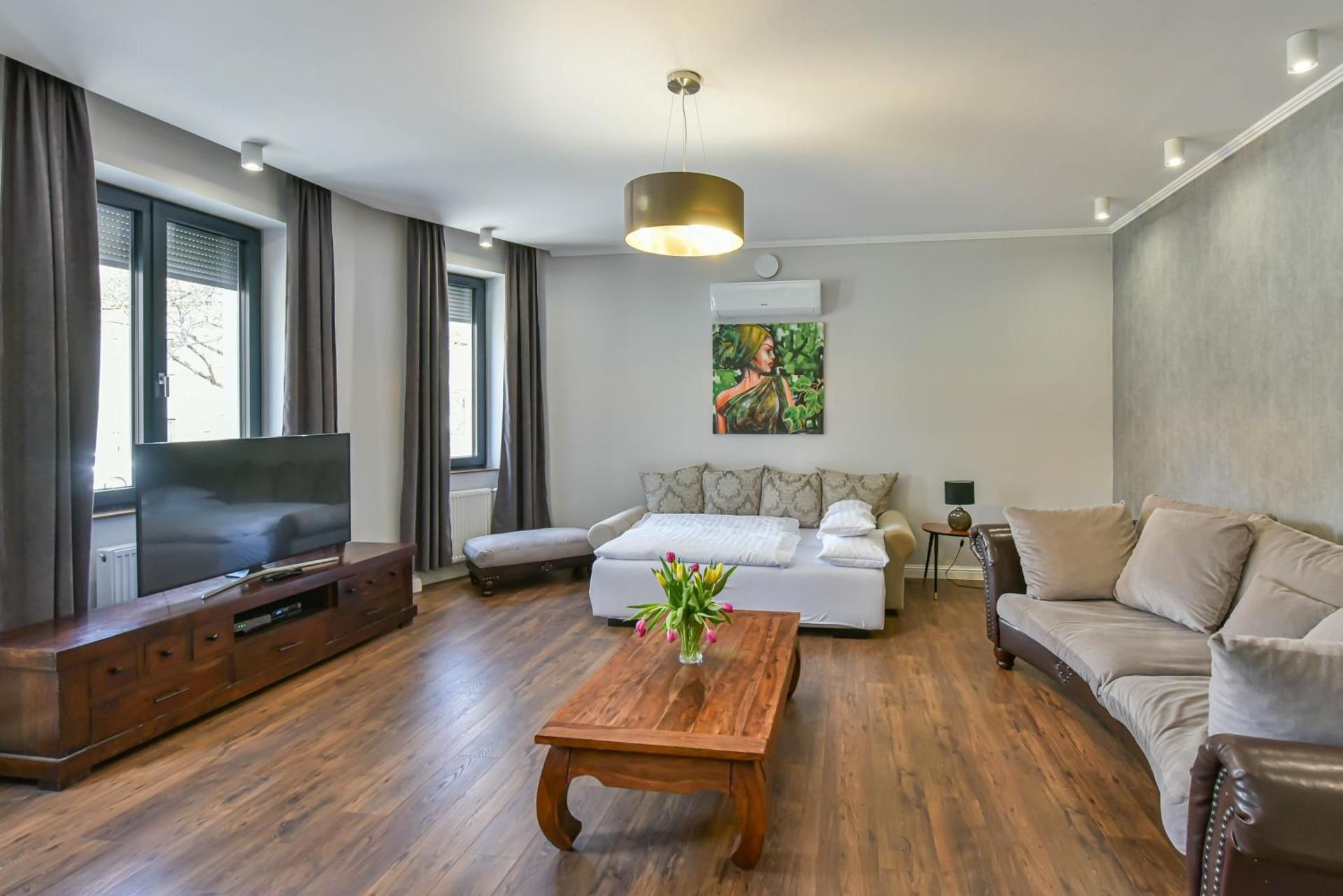 DELUXE APARTMENT