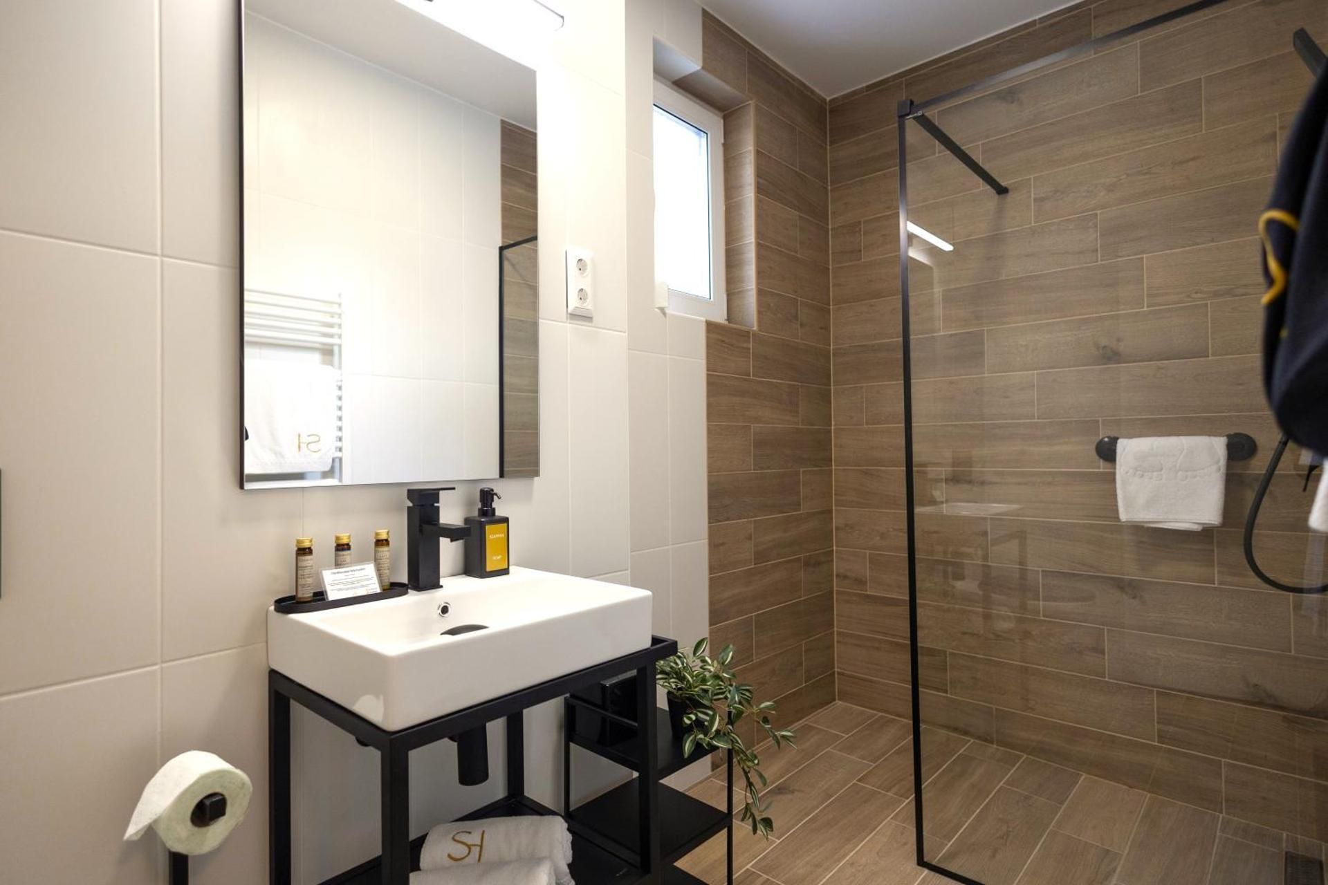 One-Bedroom Deluxe Apartment