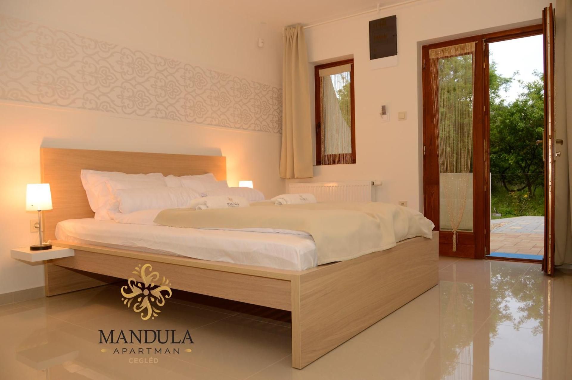 Mandula Apartman Apartment with Terrace