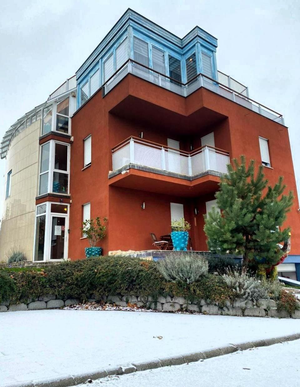 RoseHill Garden Family Villa with a Great Budapest View