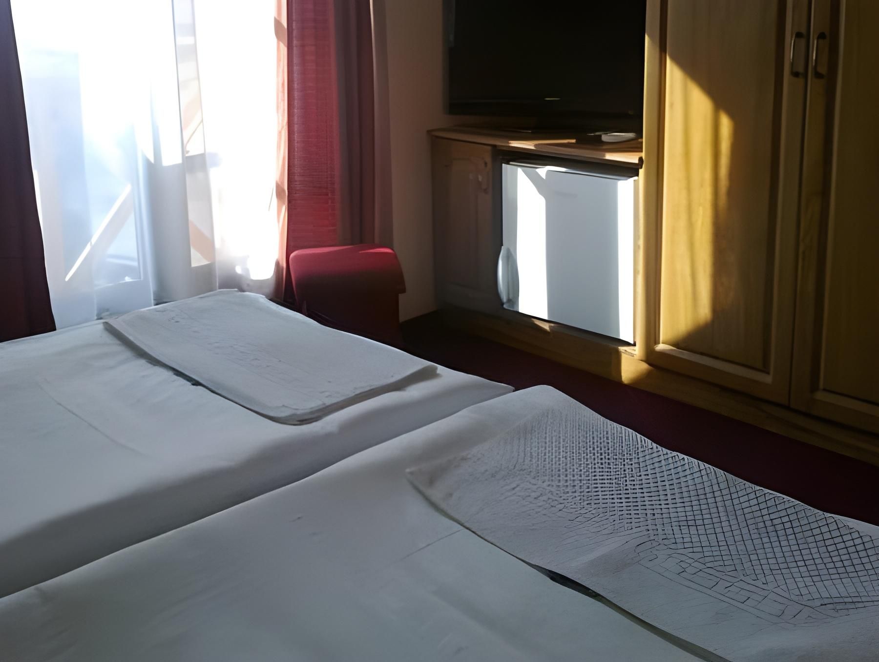 Quintuple Room