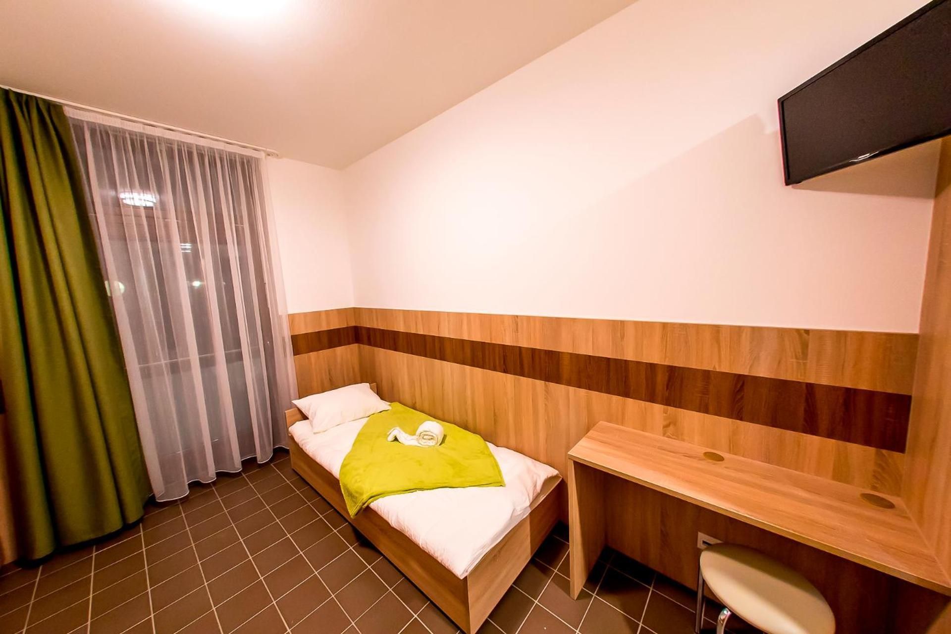 CVSE Clubhaz es Panzio Triple Room with Private Bathroom 2