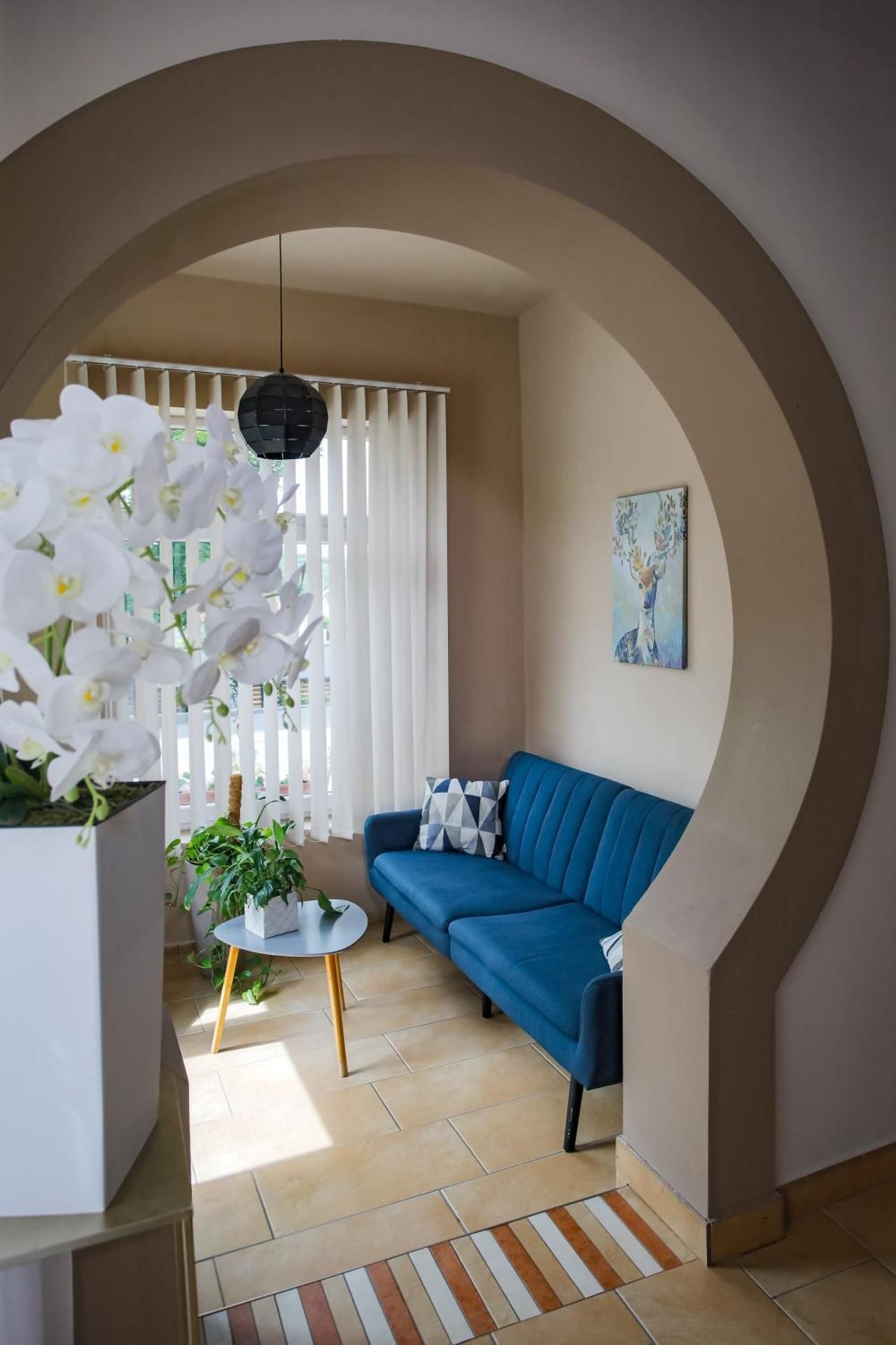 shared lounge/tv area