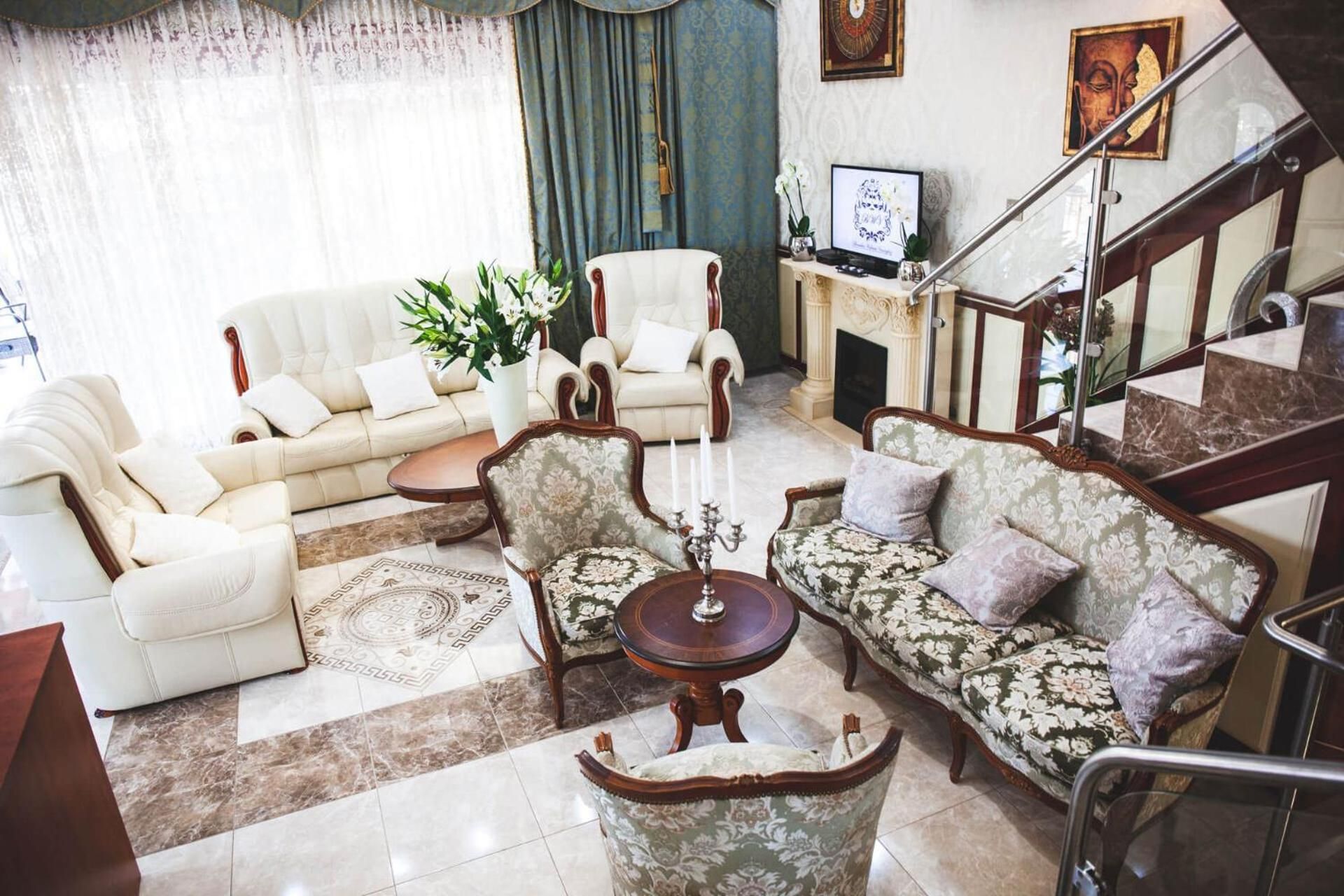 shared lounge/tv area