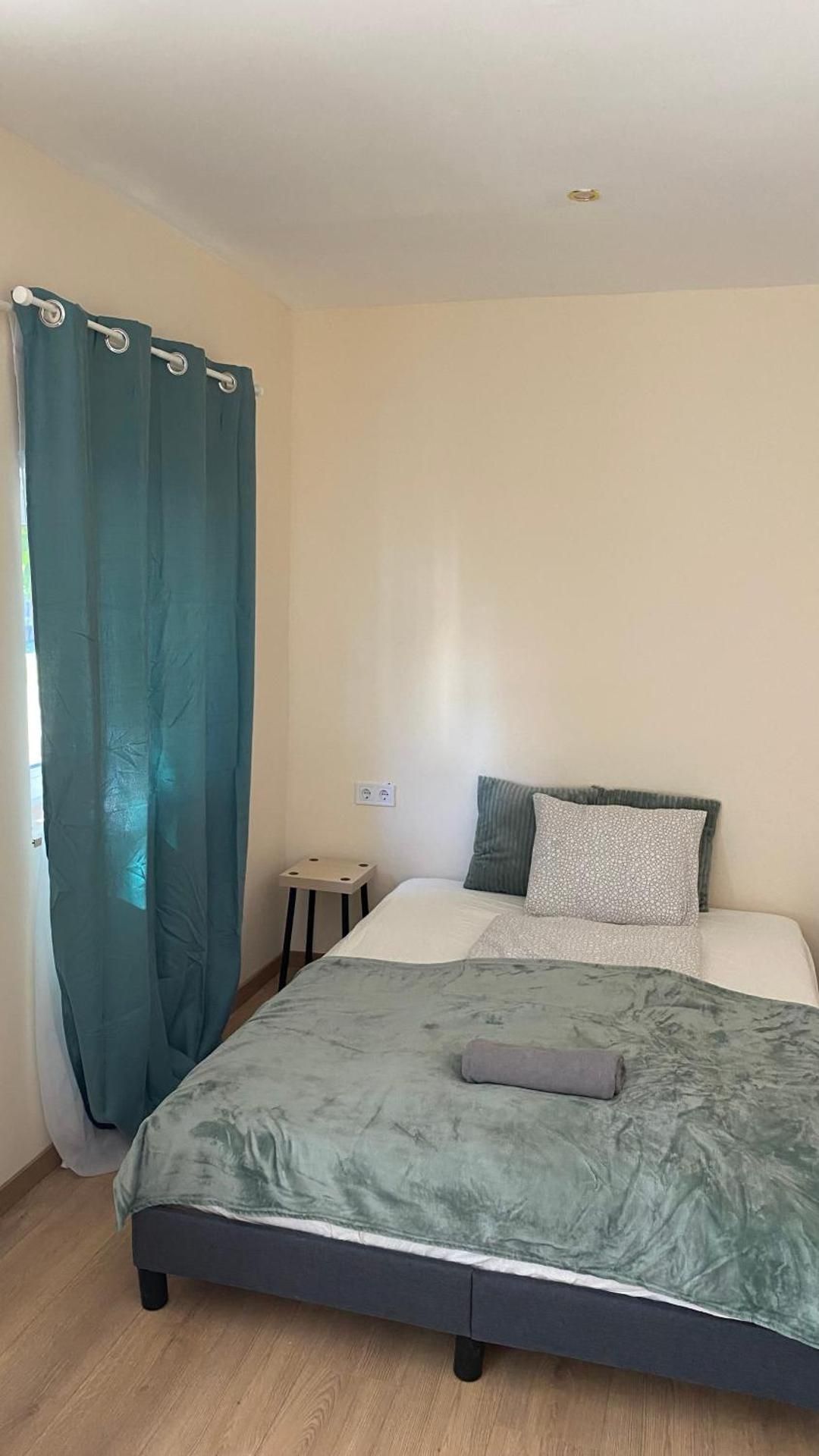 Night & Flight Airport Apartman