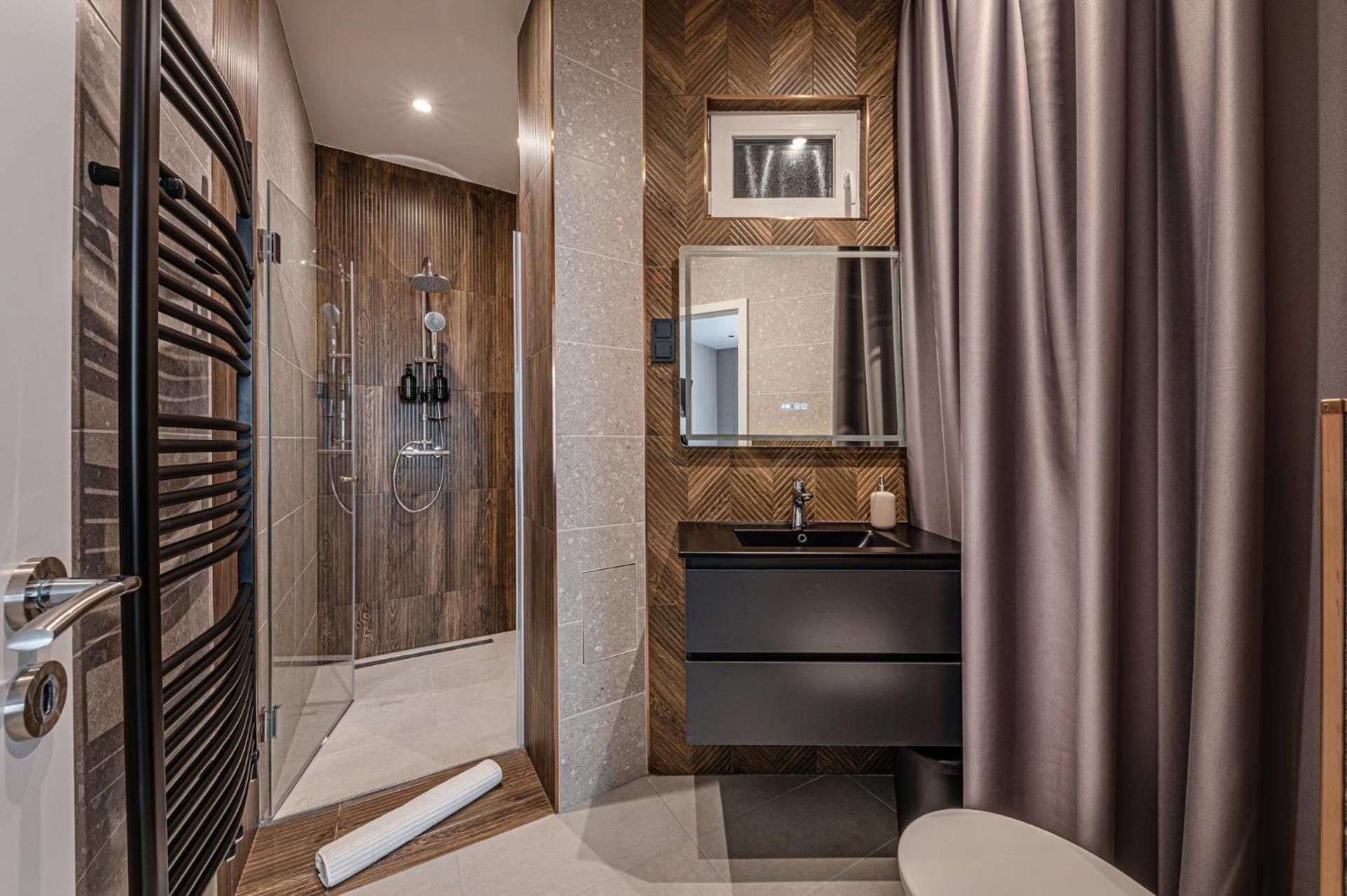 One-Bedroom Deluxe Apartment