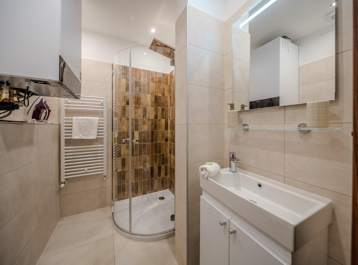 155df24212940d1fd54c7c2bbc709706