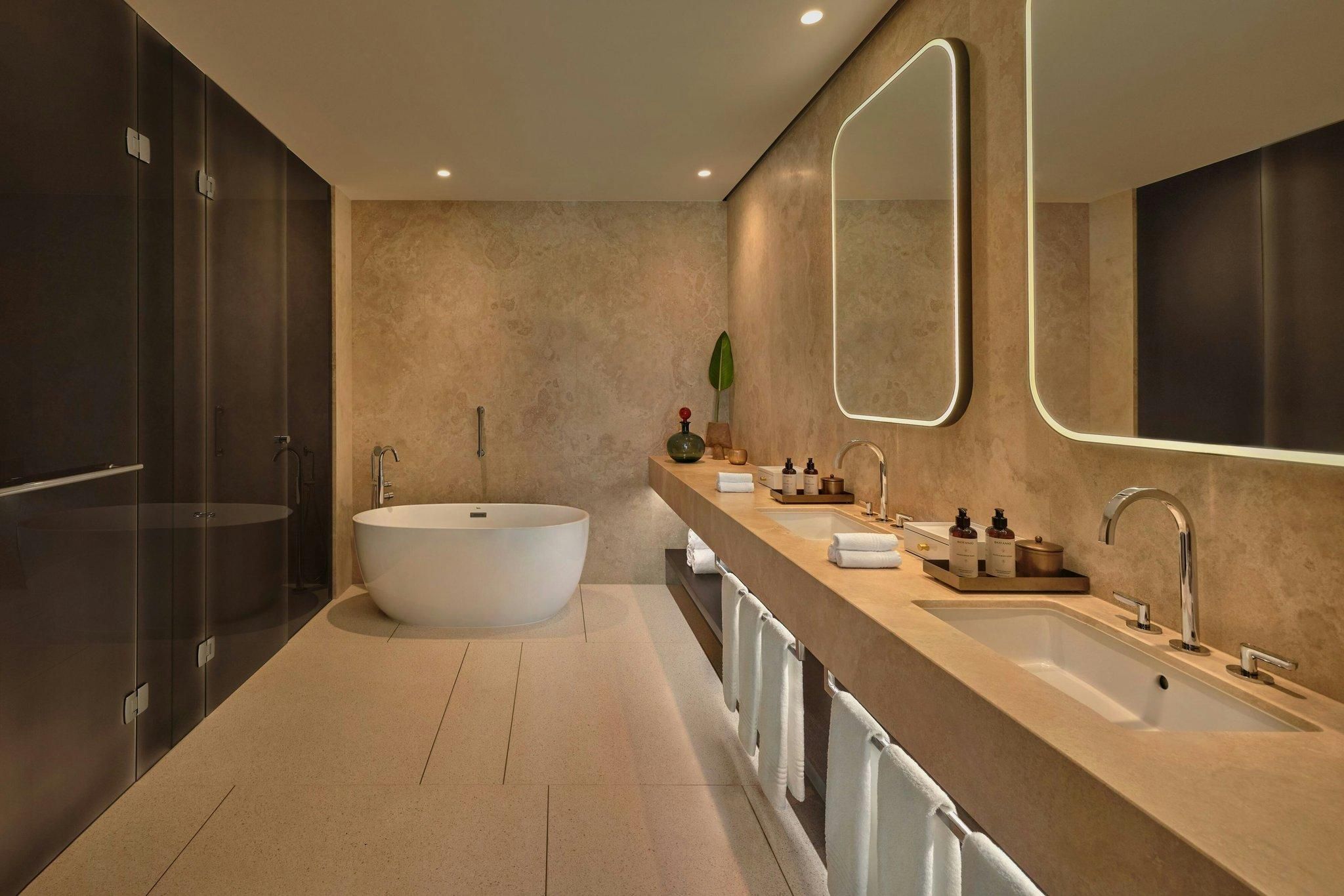 Presidential Suite, Presidential Suite, 1 King, Street view, Balcony