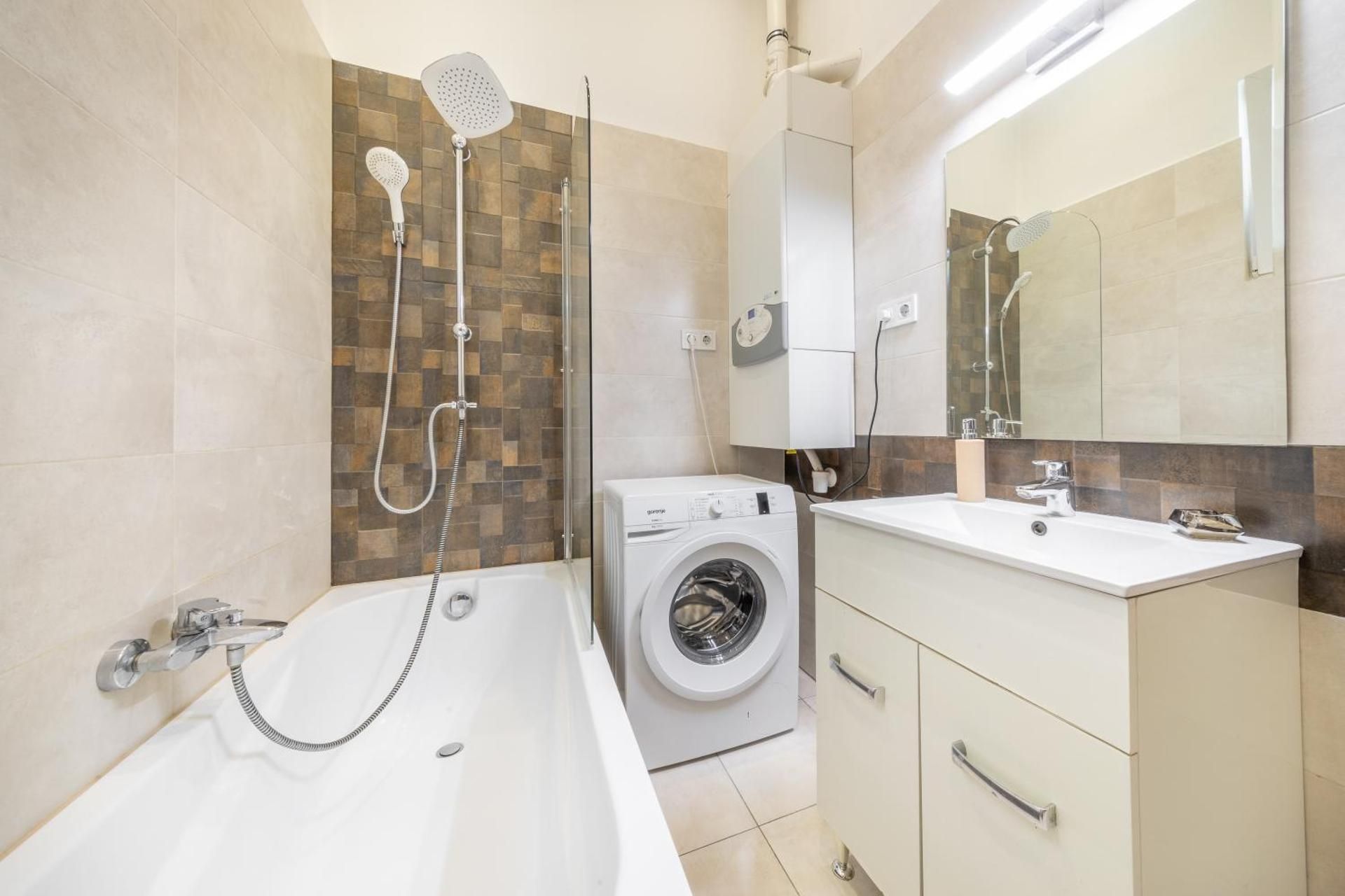 DELUXE APARTMENT
