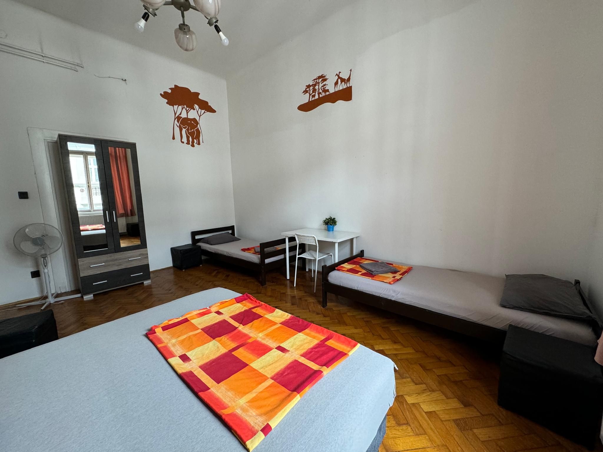 Boomerang Hostel and Apartments 3 Bed Private Room