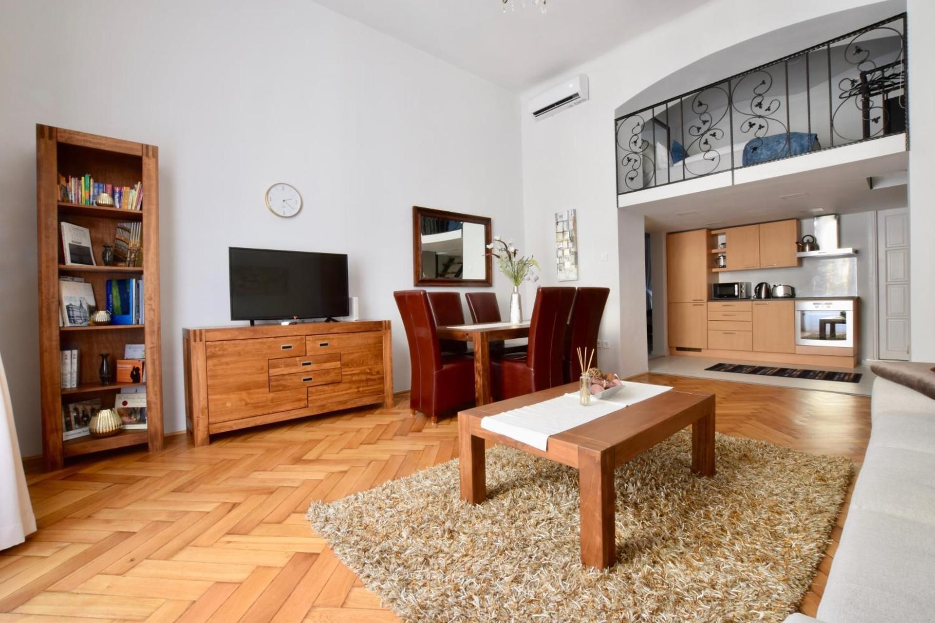 Deluxe Apartment