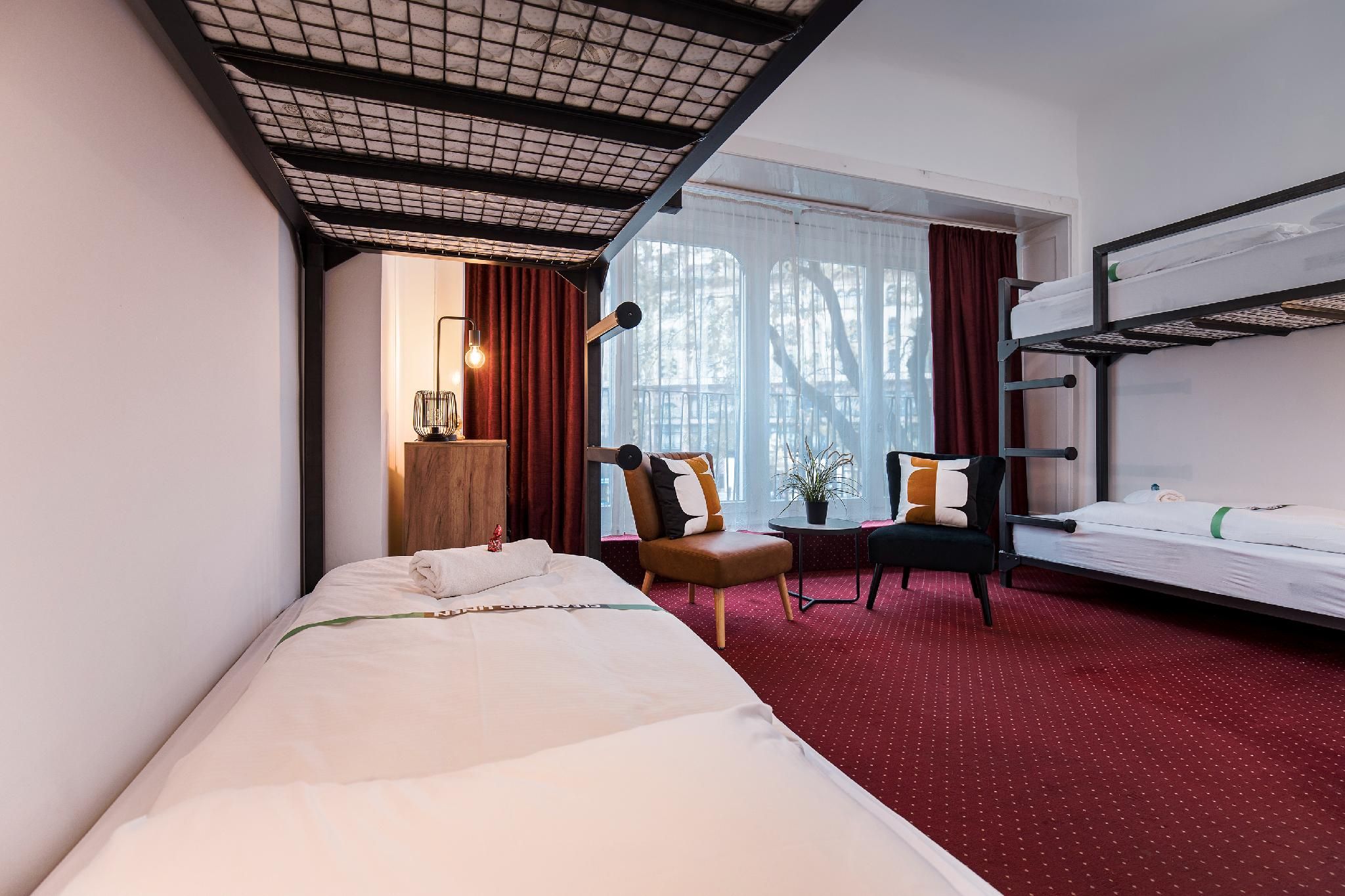 1 Person in 4-Bed Dormitory with En-Suite - Mixed