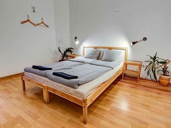 Basic Single Room with Shared Bathroom