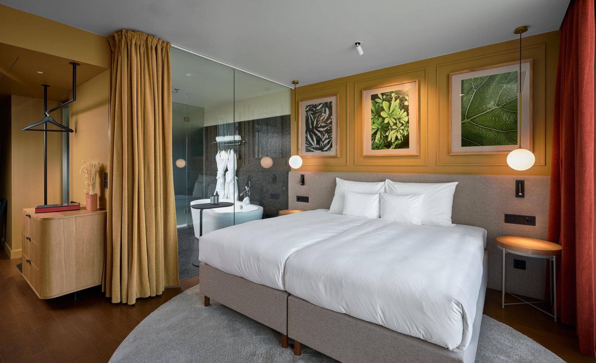 1 King Deluxe City View