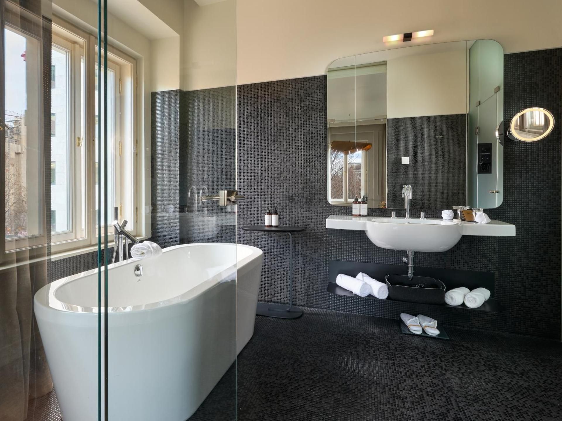 1 Bedroom Suite City View