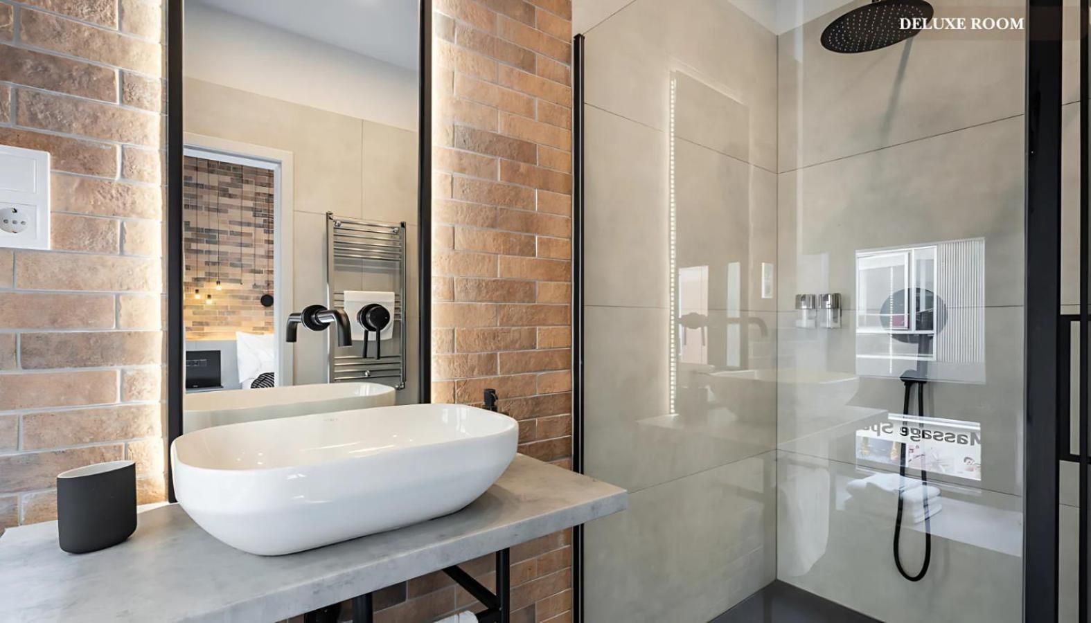 Vaci Loft Suites Deluxe Room 3