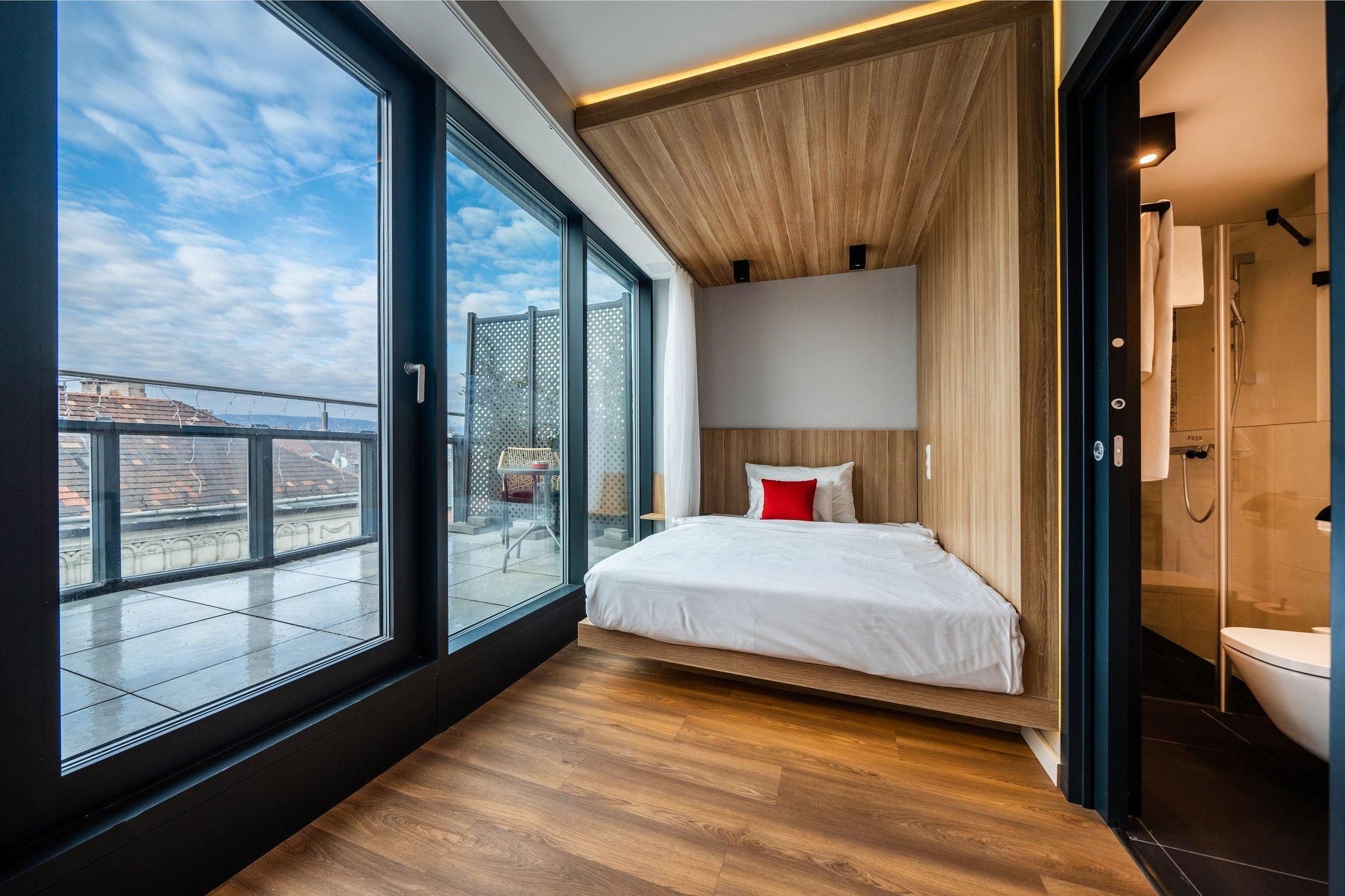 Mini Smart Room with Terrace