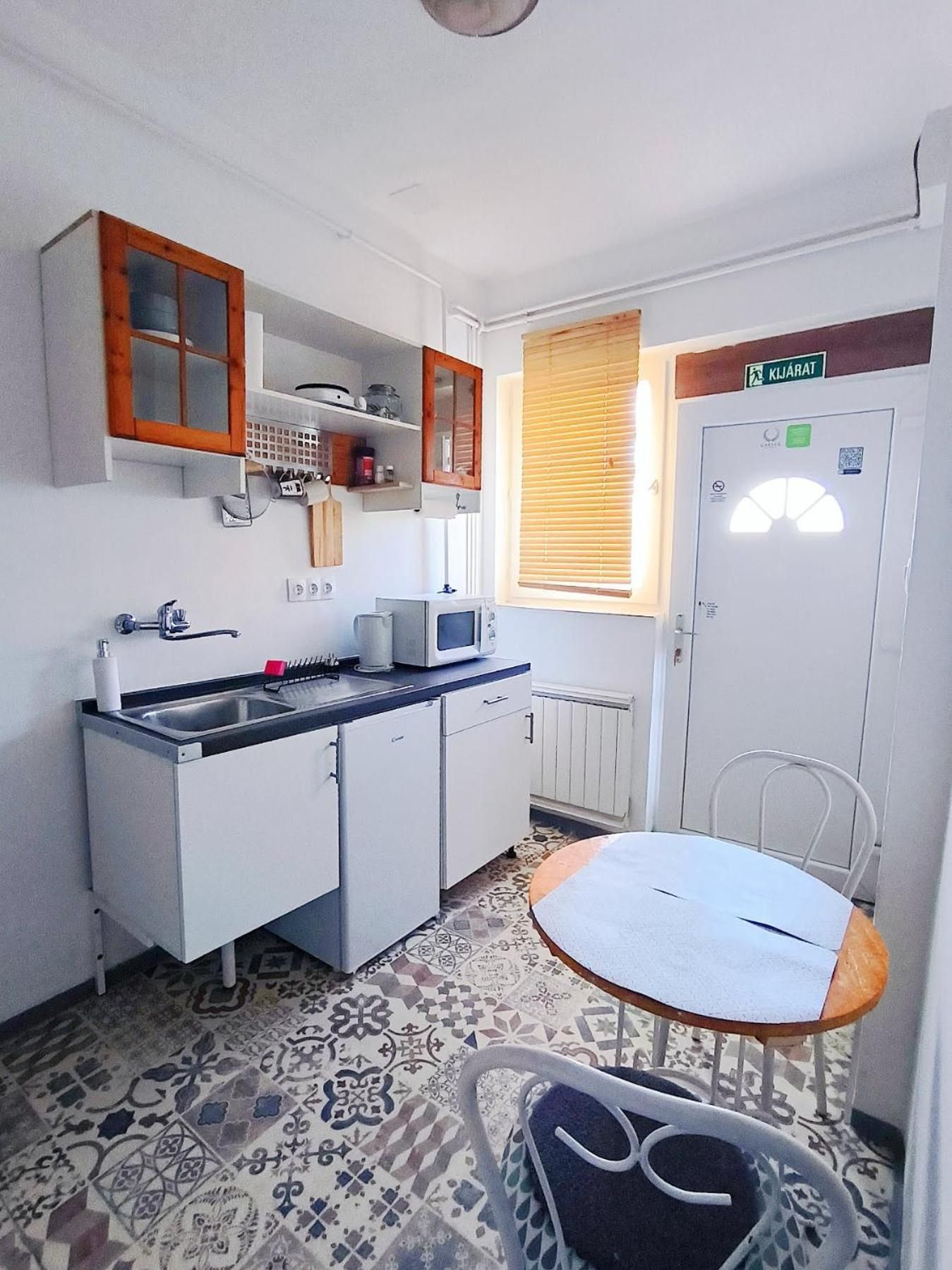 Caesar Residence Standard Twin Room 2