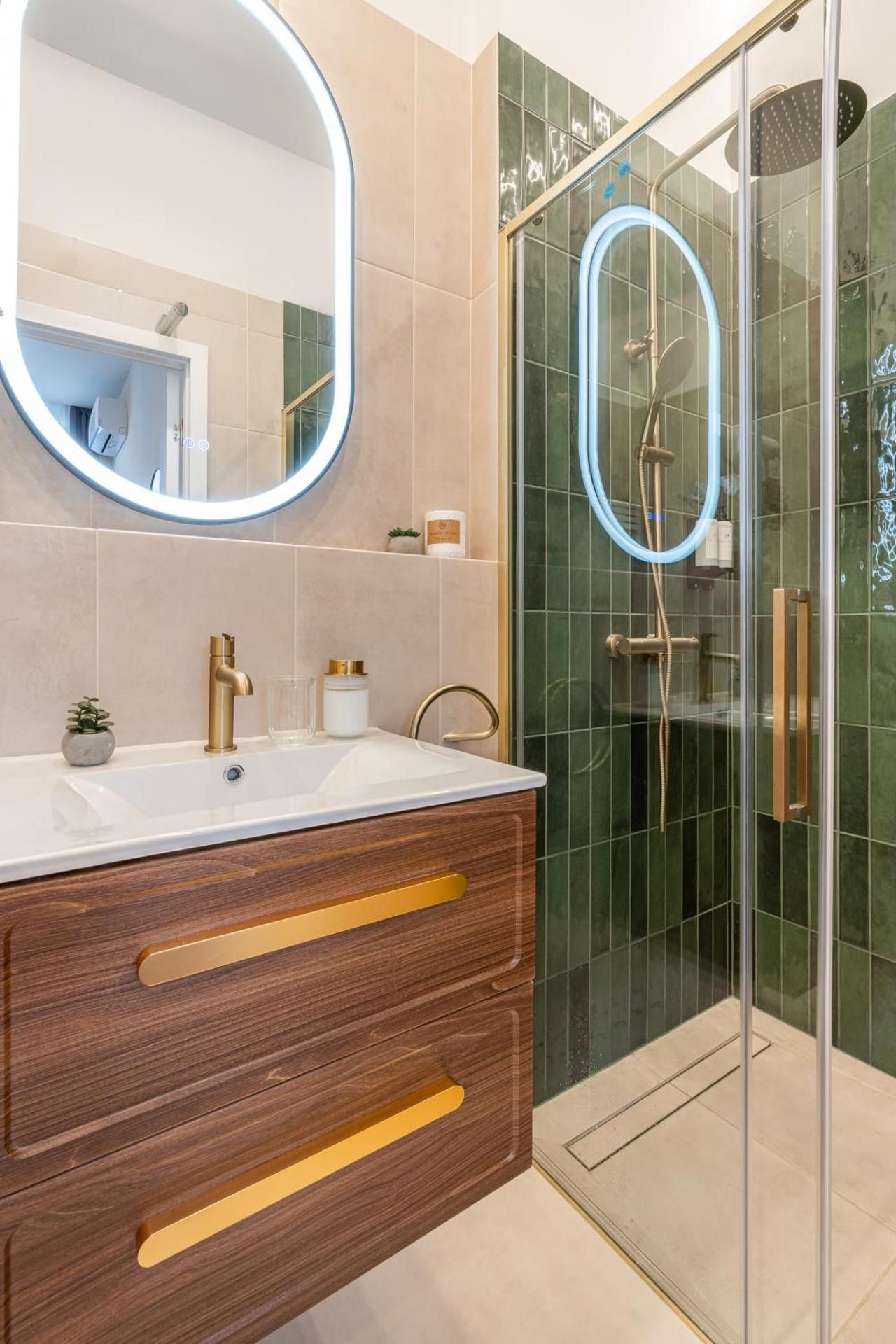 One-Bedroom Deluxe Apartment