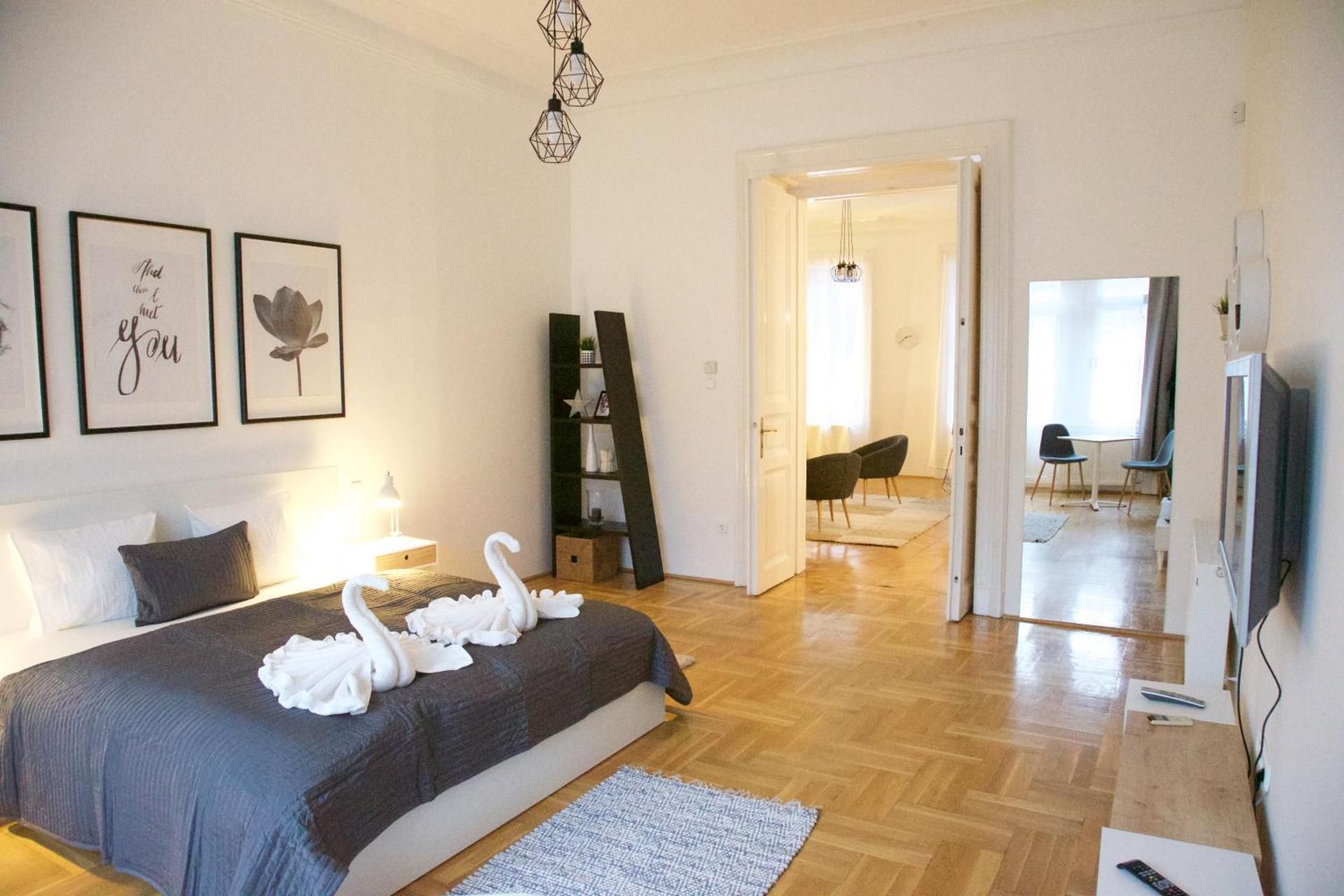 Five Season's Apartment One-Bedroom Apartment with River View