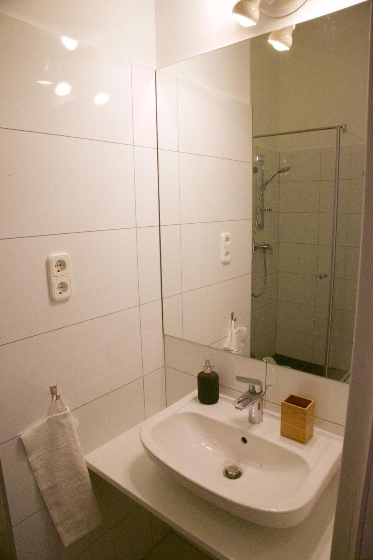 Five Season's Apartment One-Bedroom Apartment with River View 2