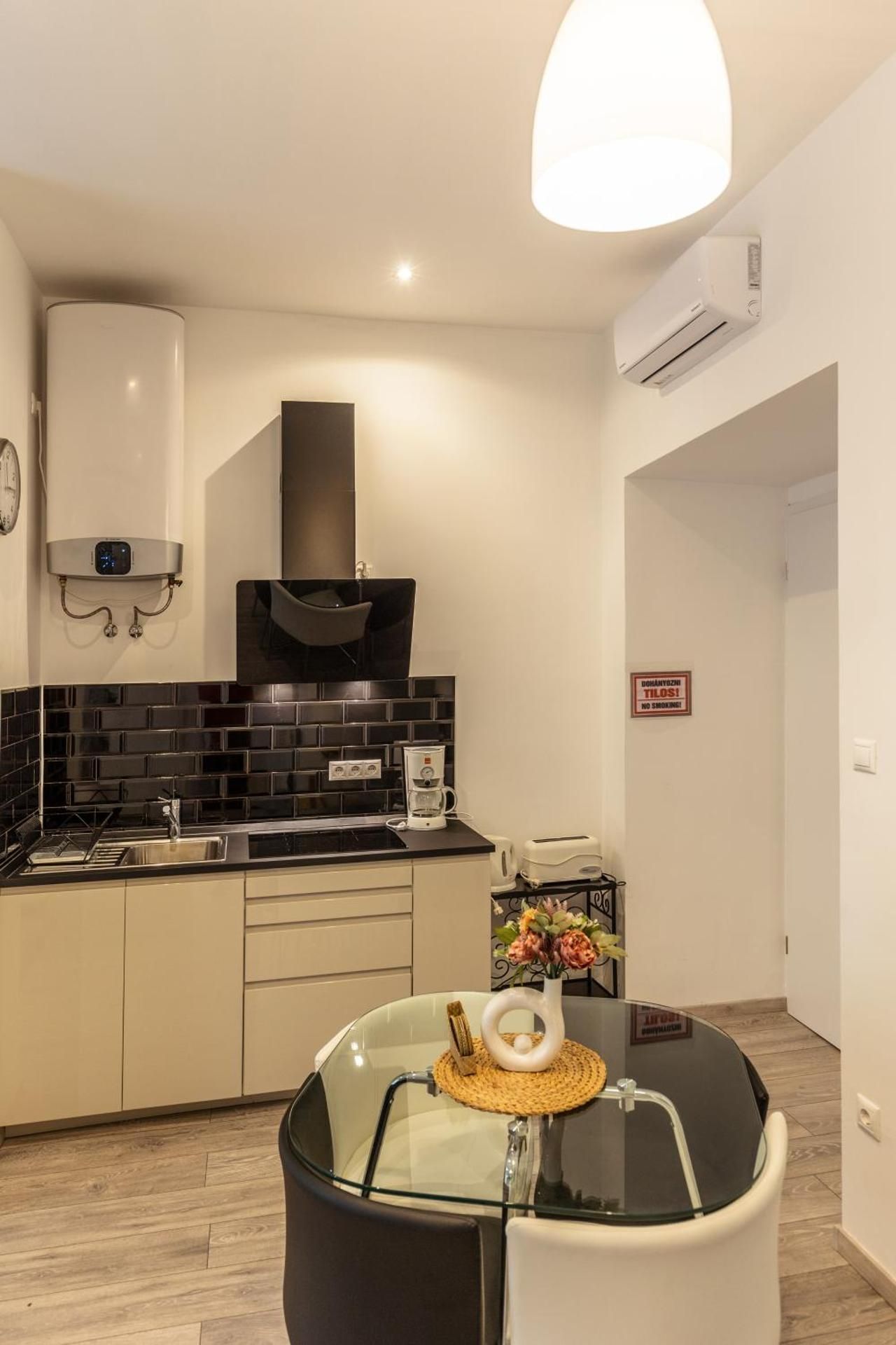 Karavan Corner Apartments