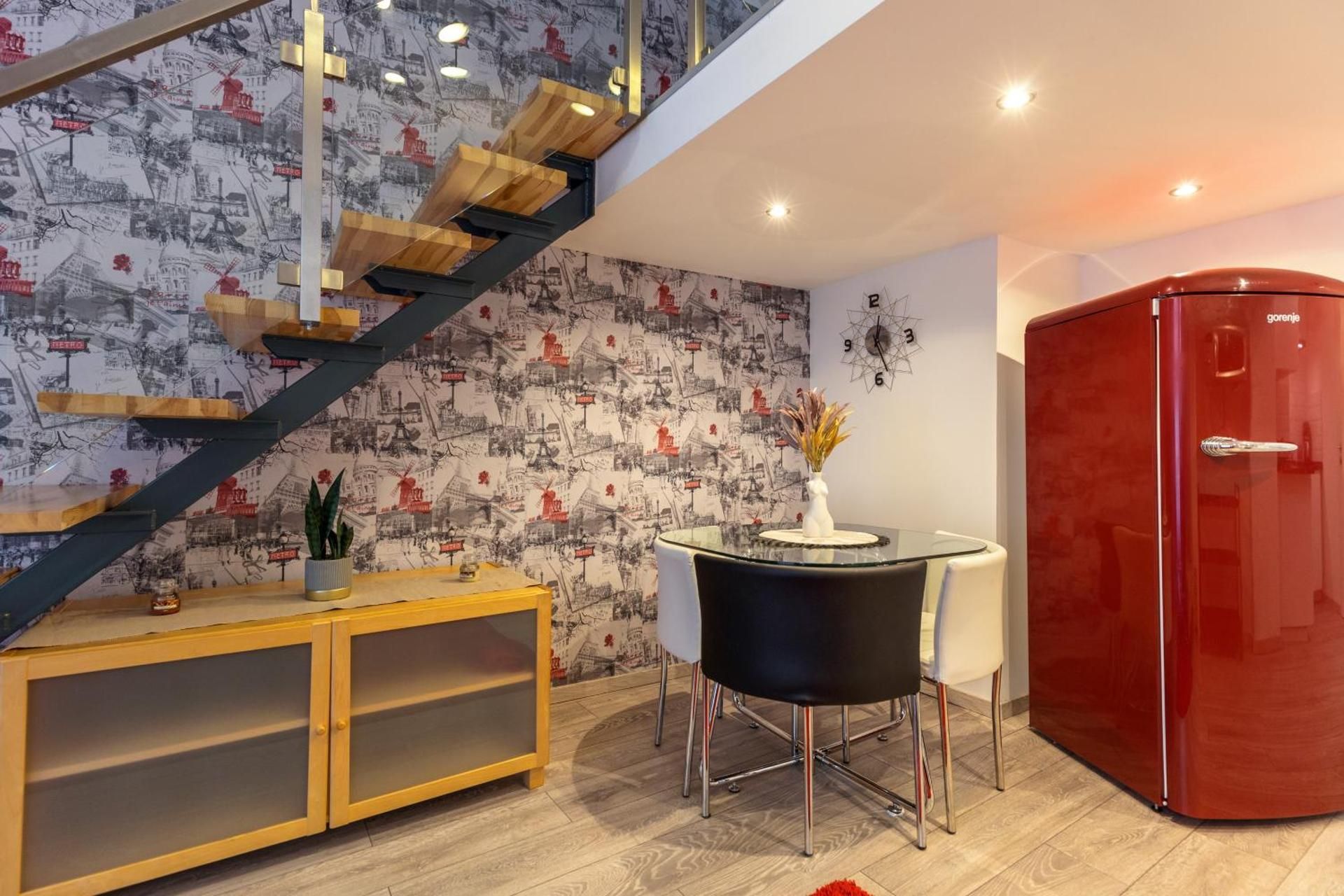 Karavan Corner Apartments