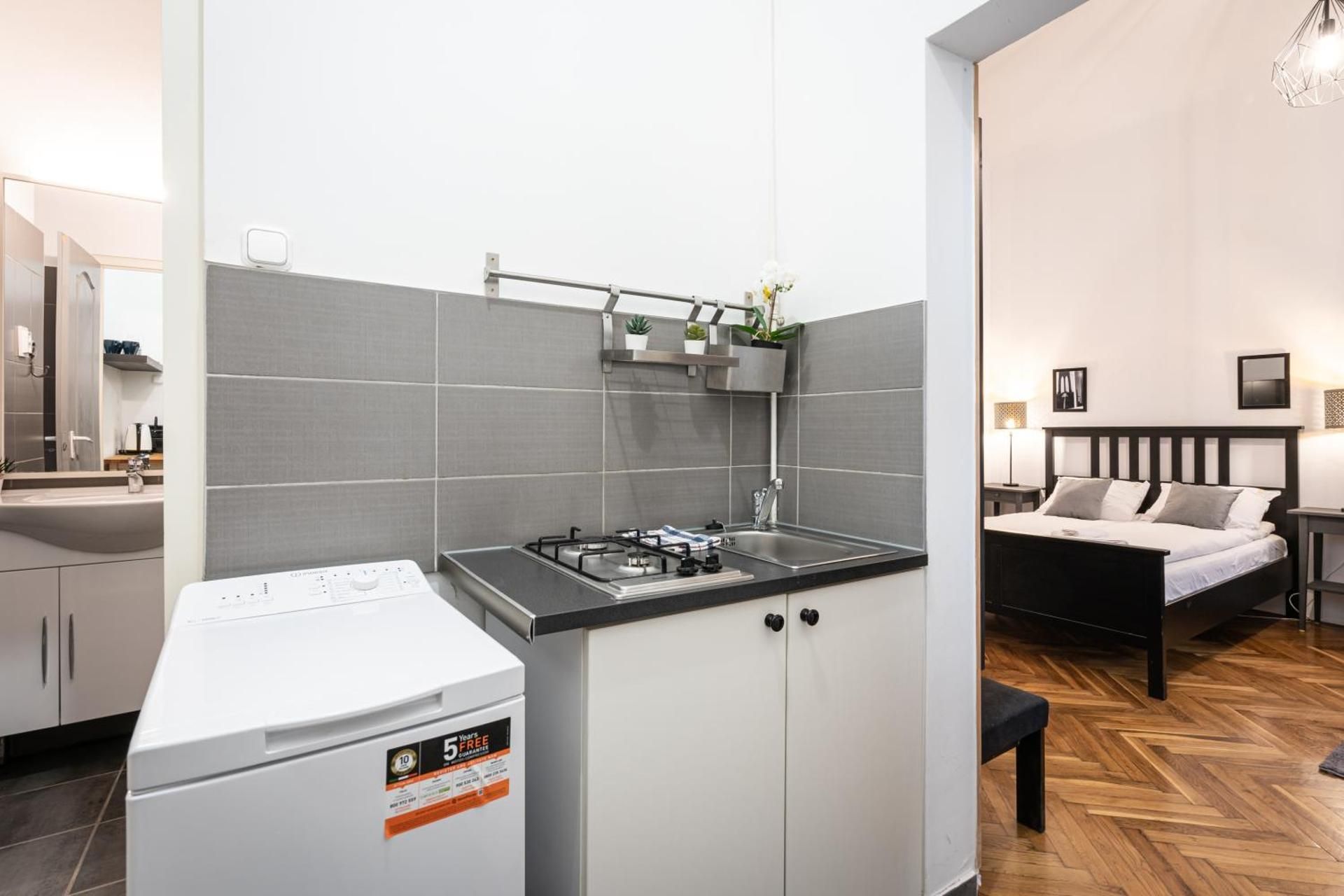 Superior One-Bedroom Apartment