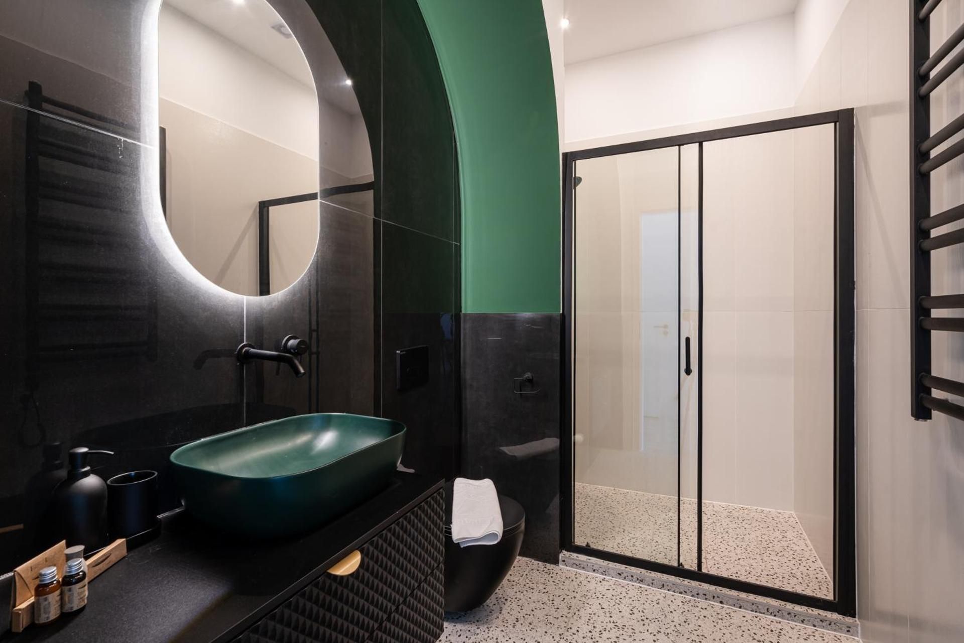DELUXE APARTMENT