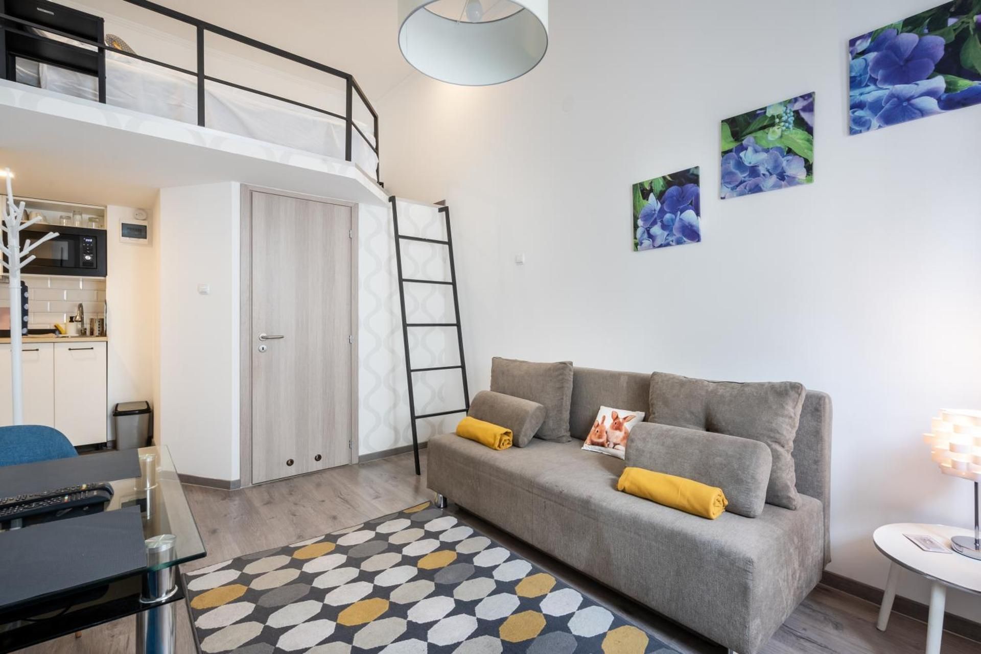 Cozy Home Studio Studio