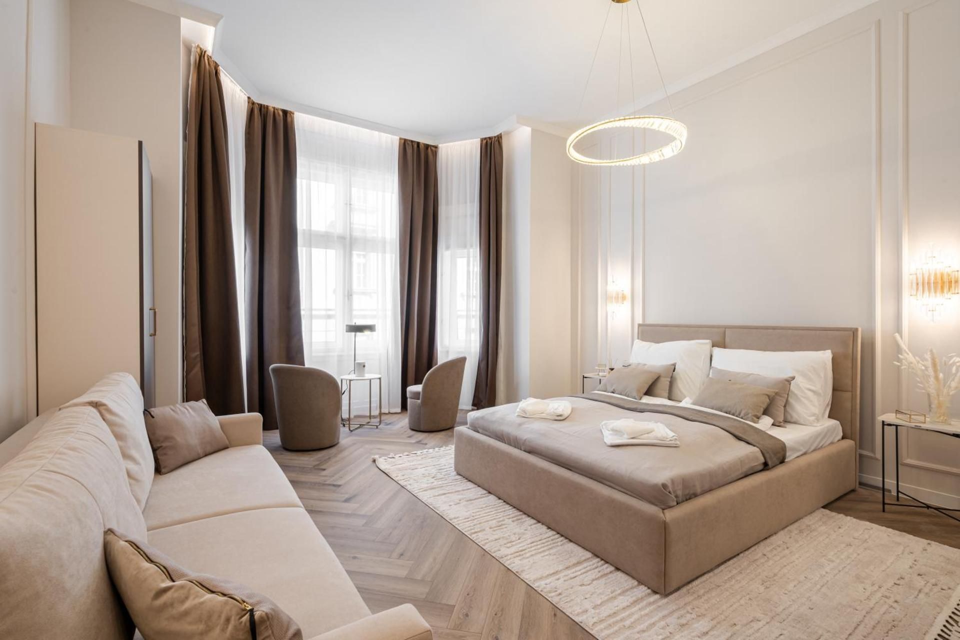 Deluxe Apartment