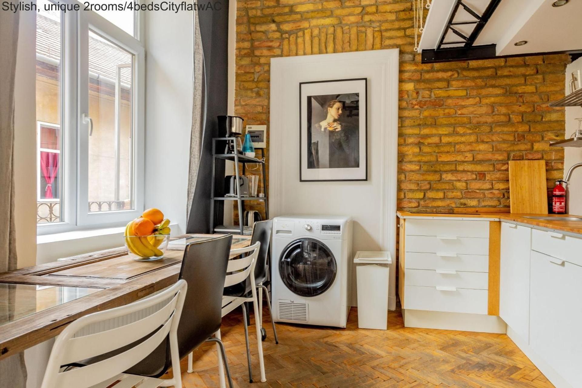Stylish, unique 2rooms/4bedsCityflatwAC